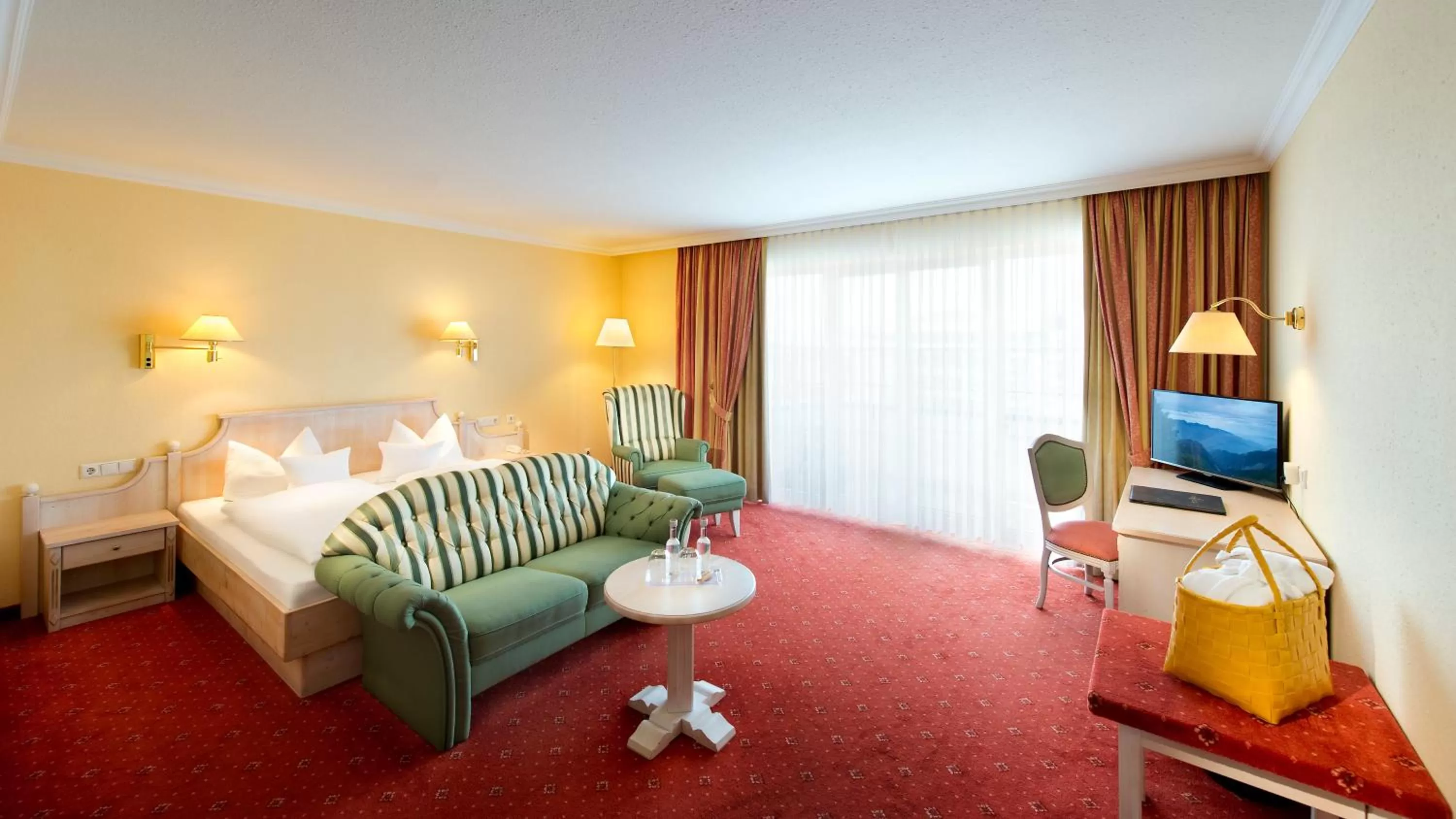 Photo of the whole room, Bed in Parkhotel