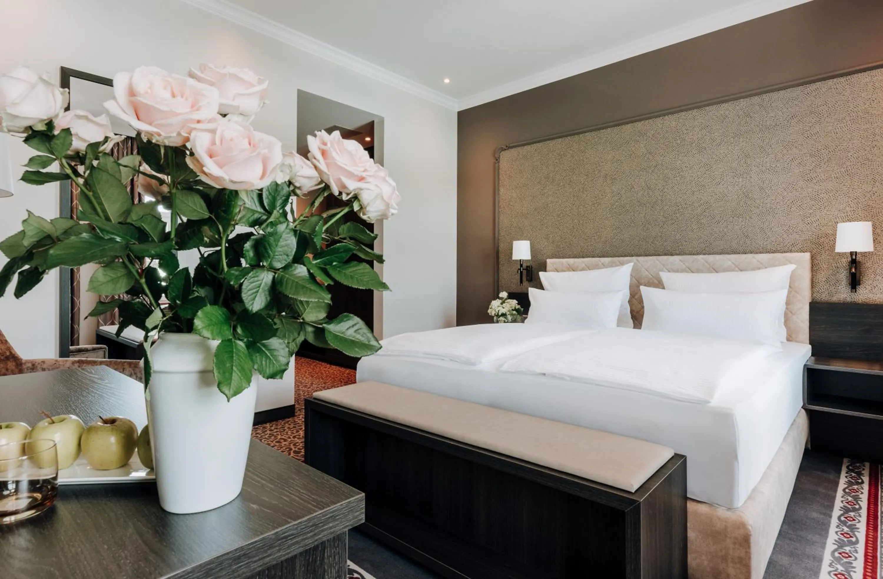 Photo of the whole room, Bed in Kaiserhof Victoria