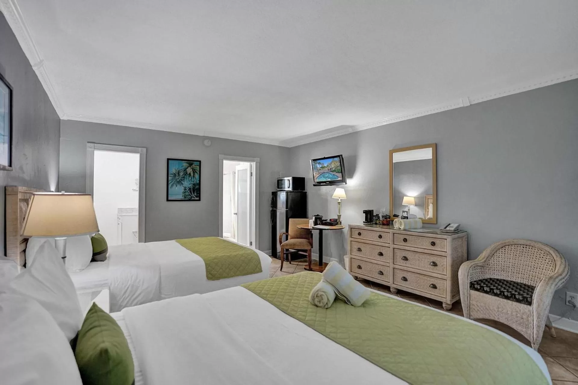 Bed in The Worthington Resorts - Clothing Optional - Men Only - Solo hombres