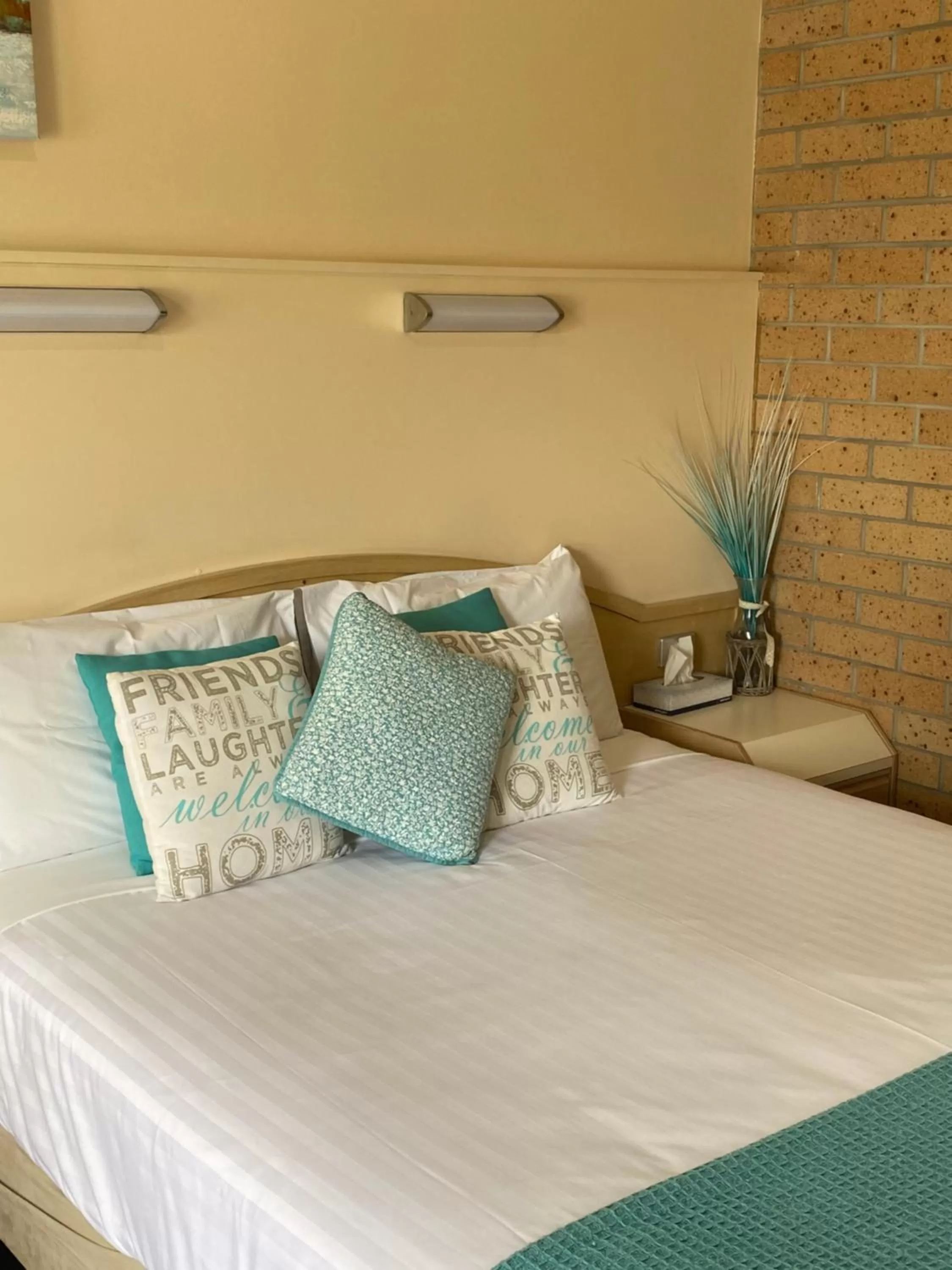 Bed in Marriott Park Motel