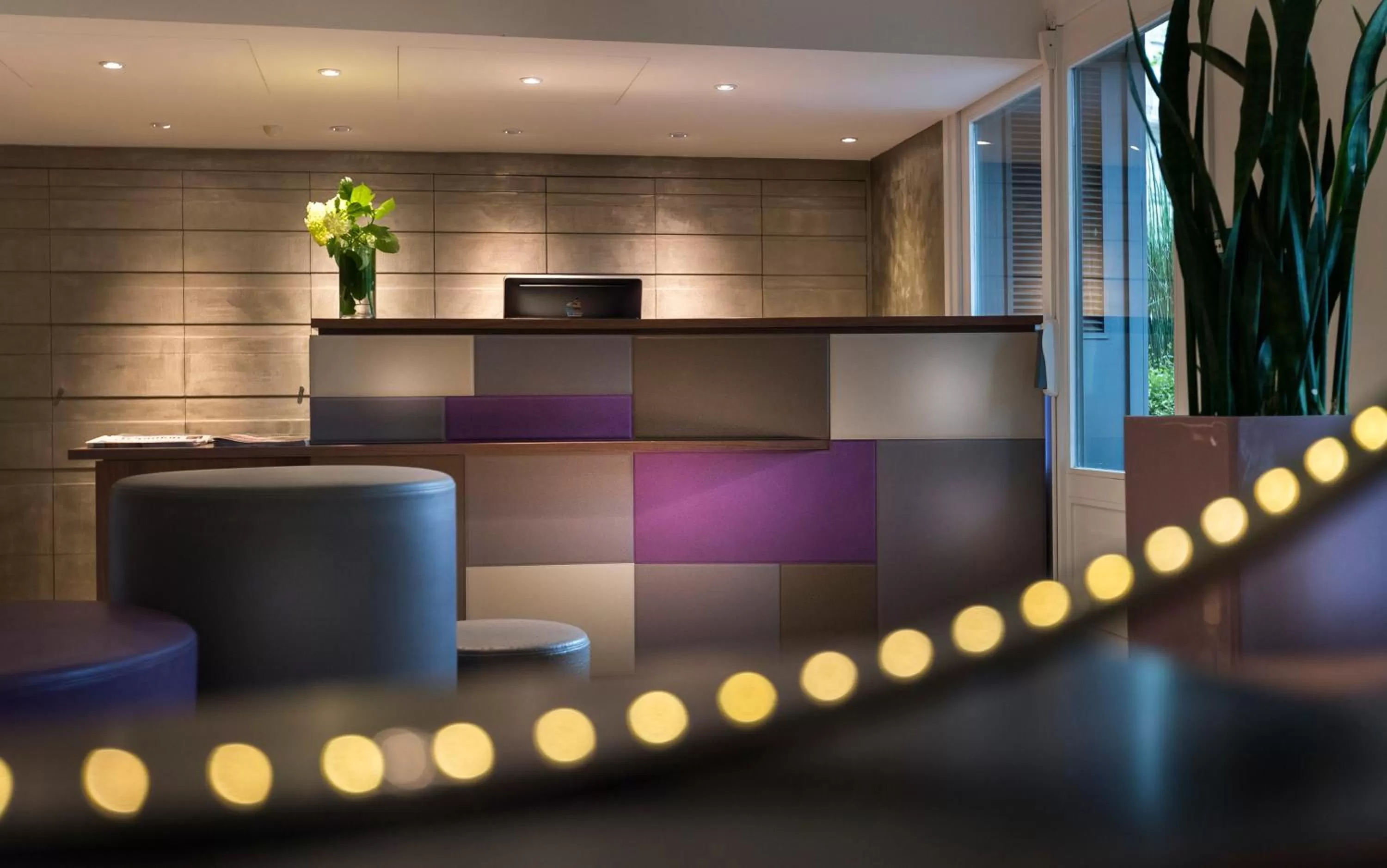 Lobby or reception in Hotel Acanthe - Boulogne Billancourt