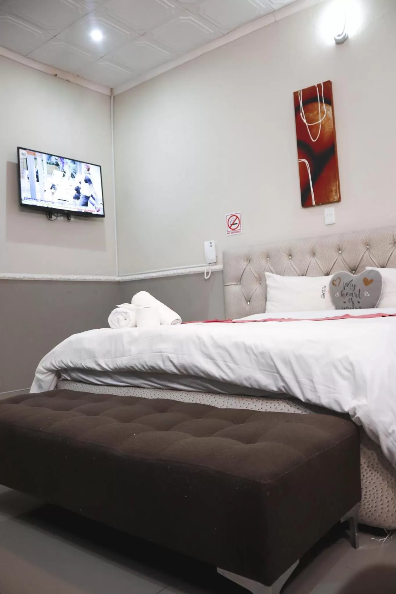 Bed in Gold Crown International Hotel Johannesburg