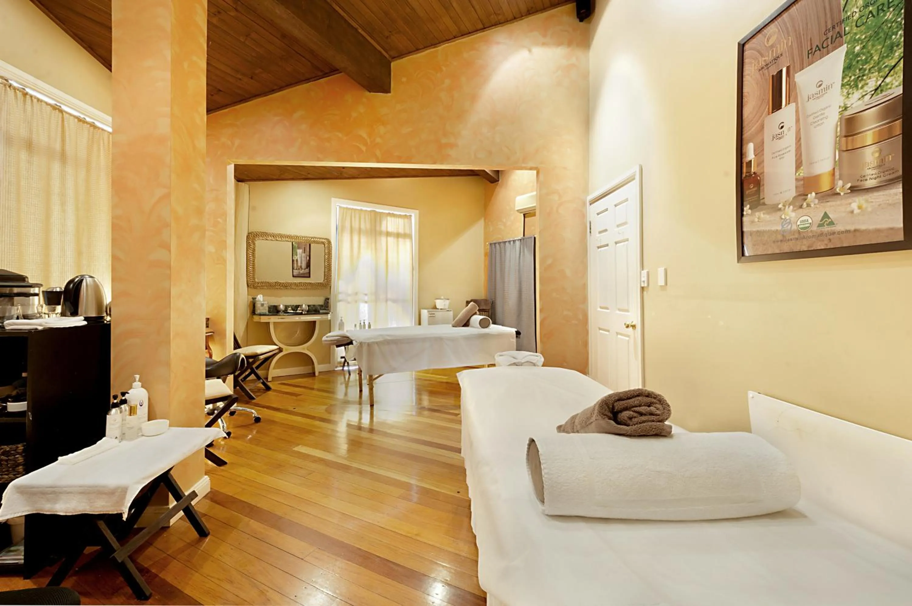 Massage in Escarpment Retreat & Day Spa for Couples