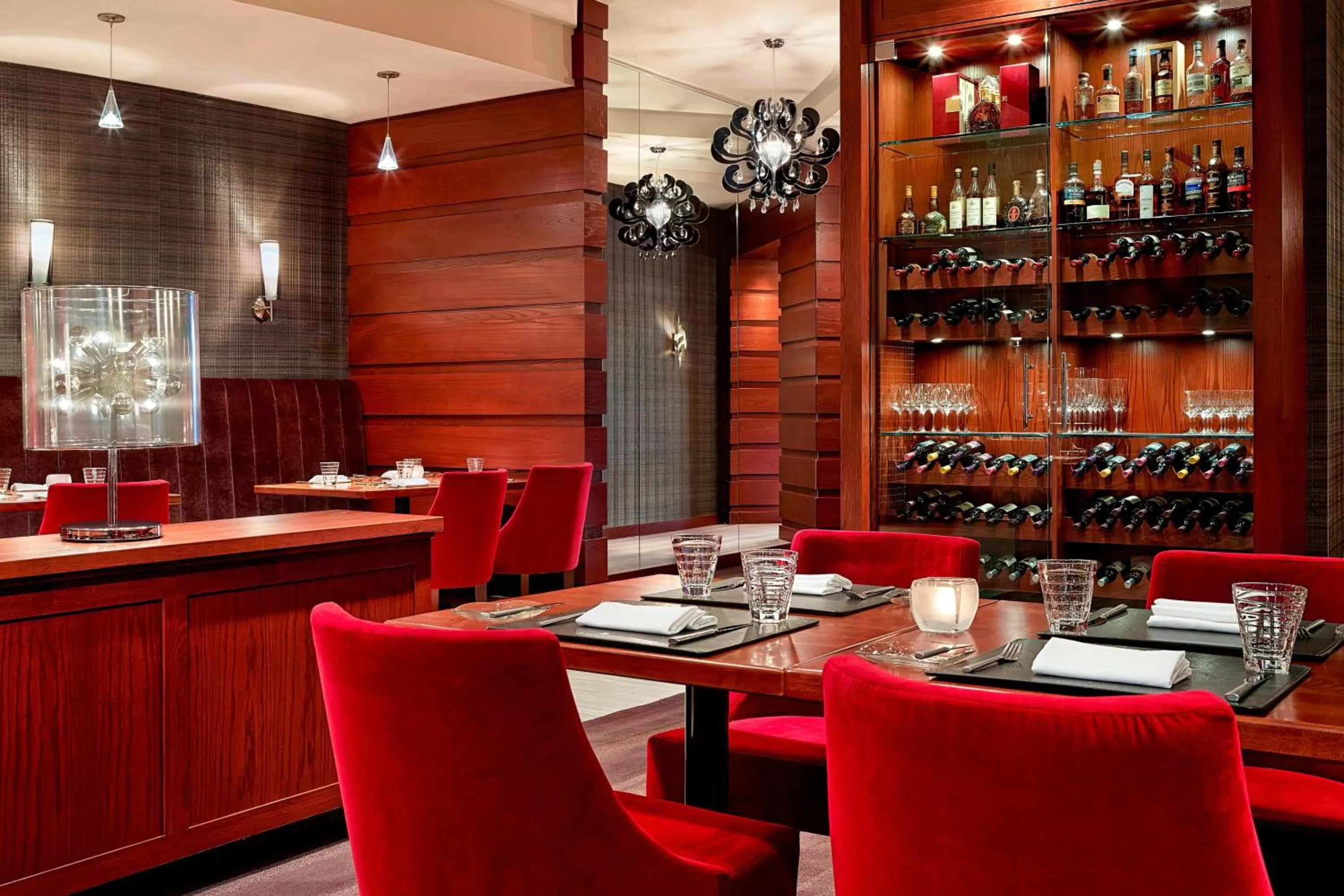 Restaurant/places to eat in Sheraton Cavalier Calgary Hotel