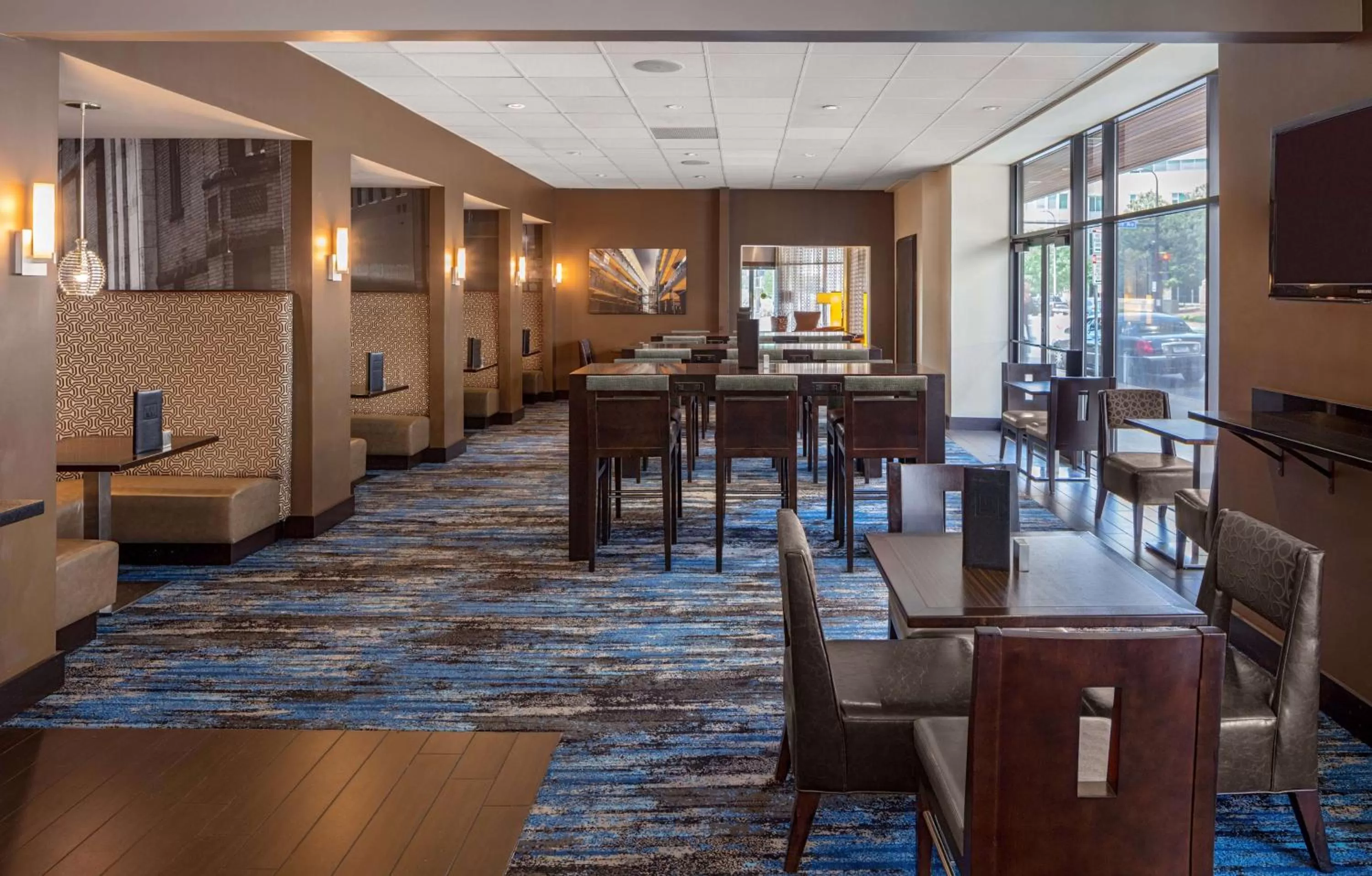 Restaurant/places to eat in DoubleTree Suites by Hilton Minneapolis Downtown