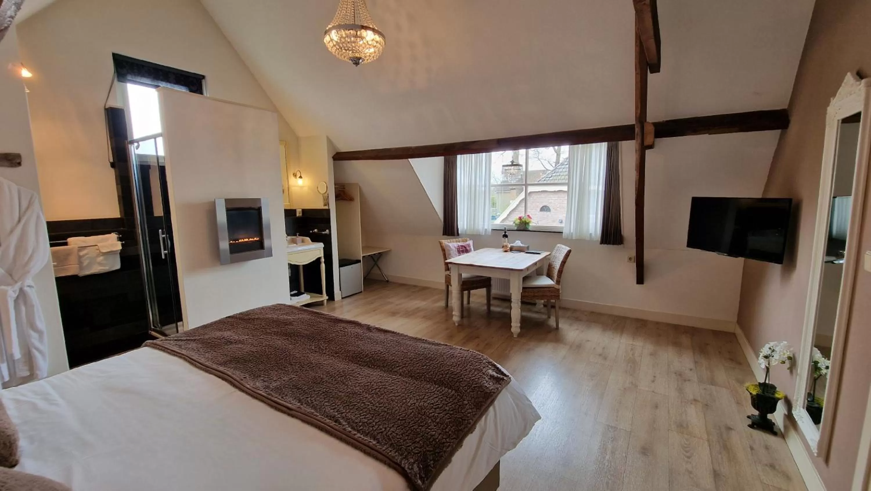 Shower, Bed in B&B De Droomhoeve