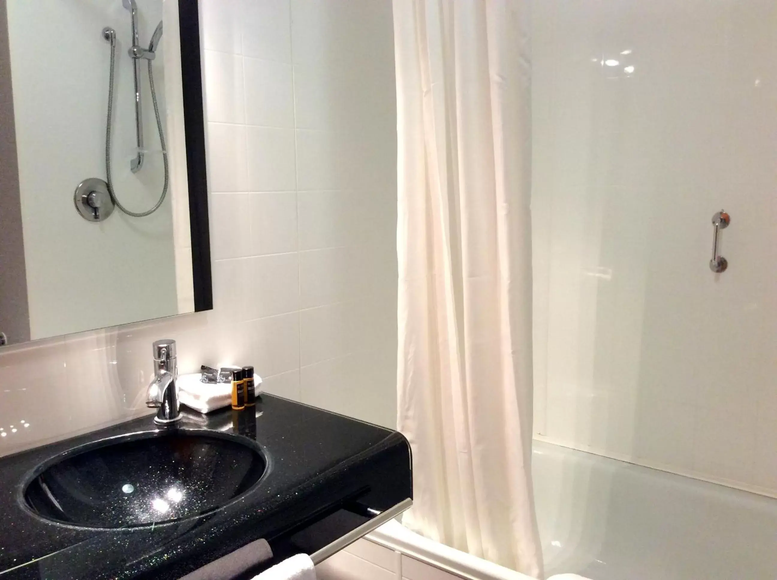 Superior Triple Room in Fiordland Hotel Superior Triple Room in Fiordland Hotel