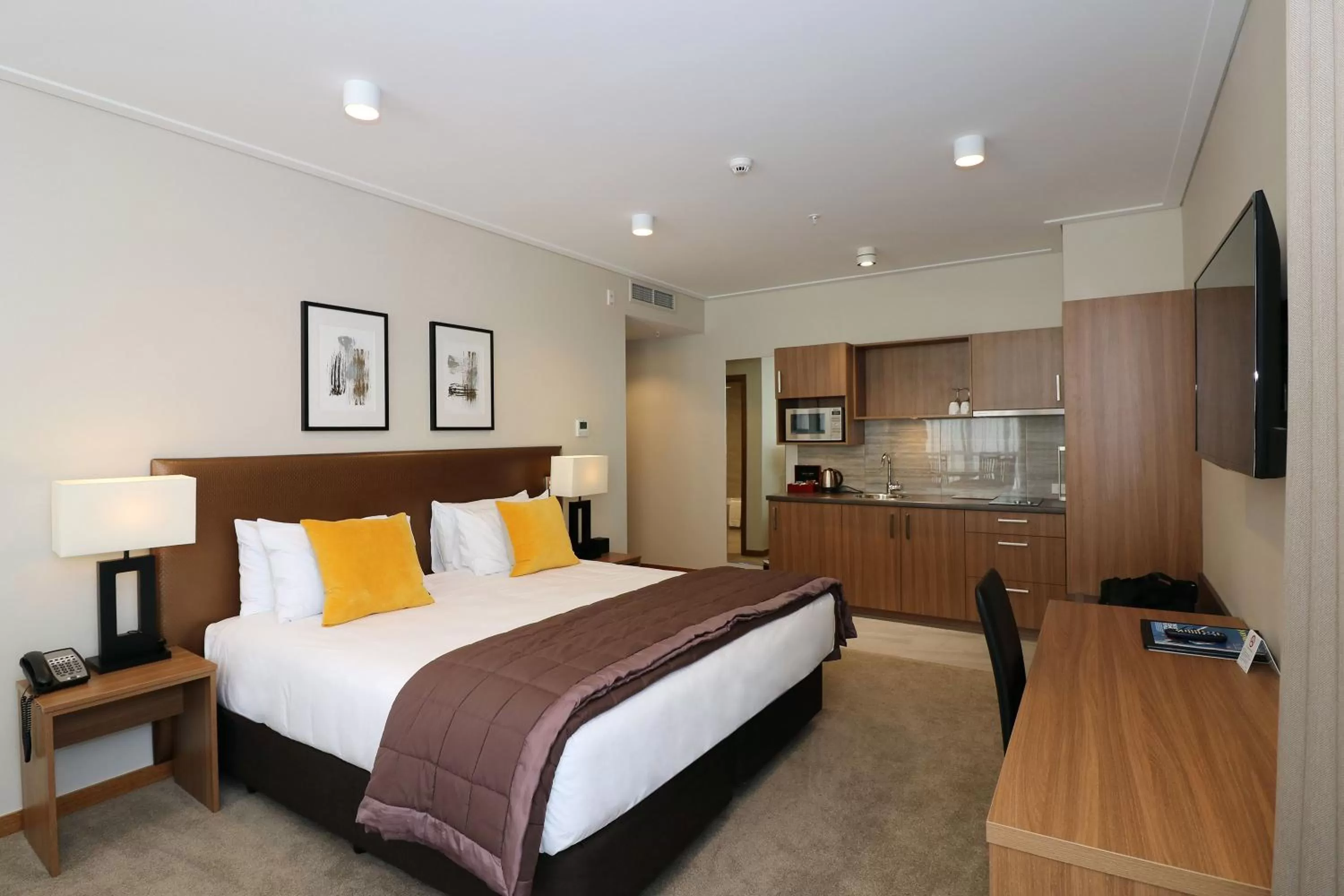 Bedroom, Bed in The Victoria Hotel Dunedin