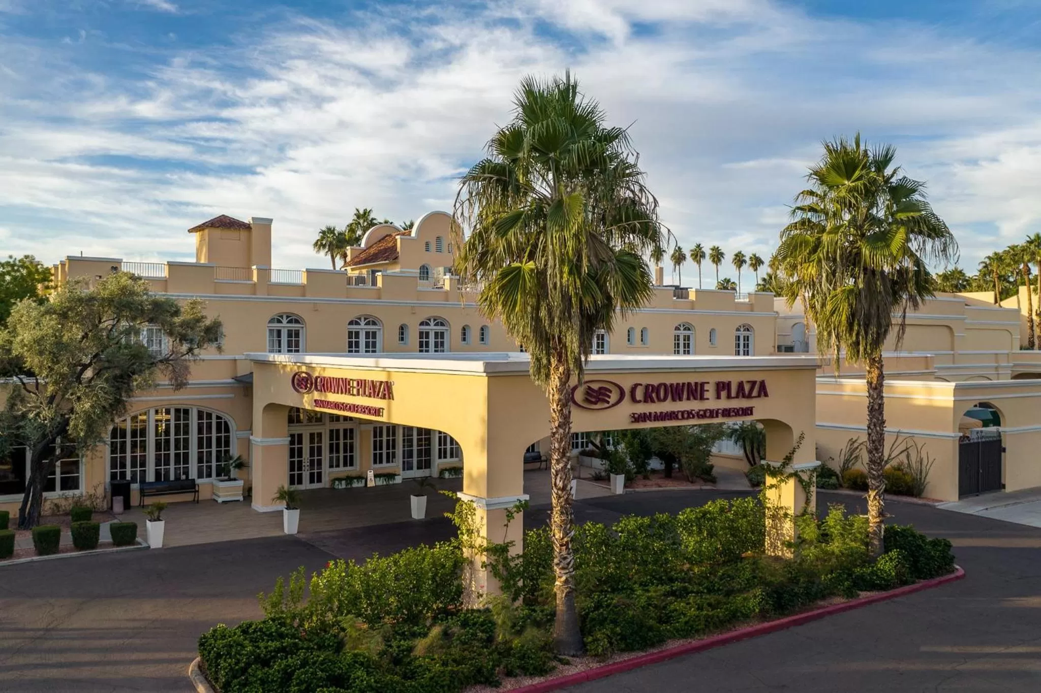 Property building in Crowne Plaza Phoenix - Chandler Golf Resort by IHG