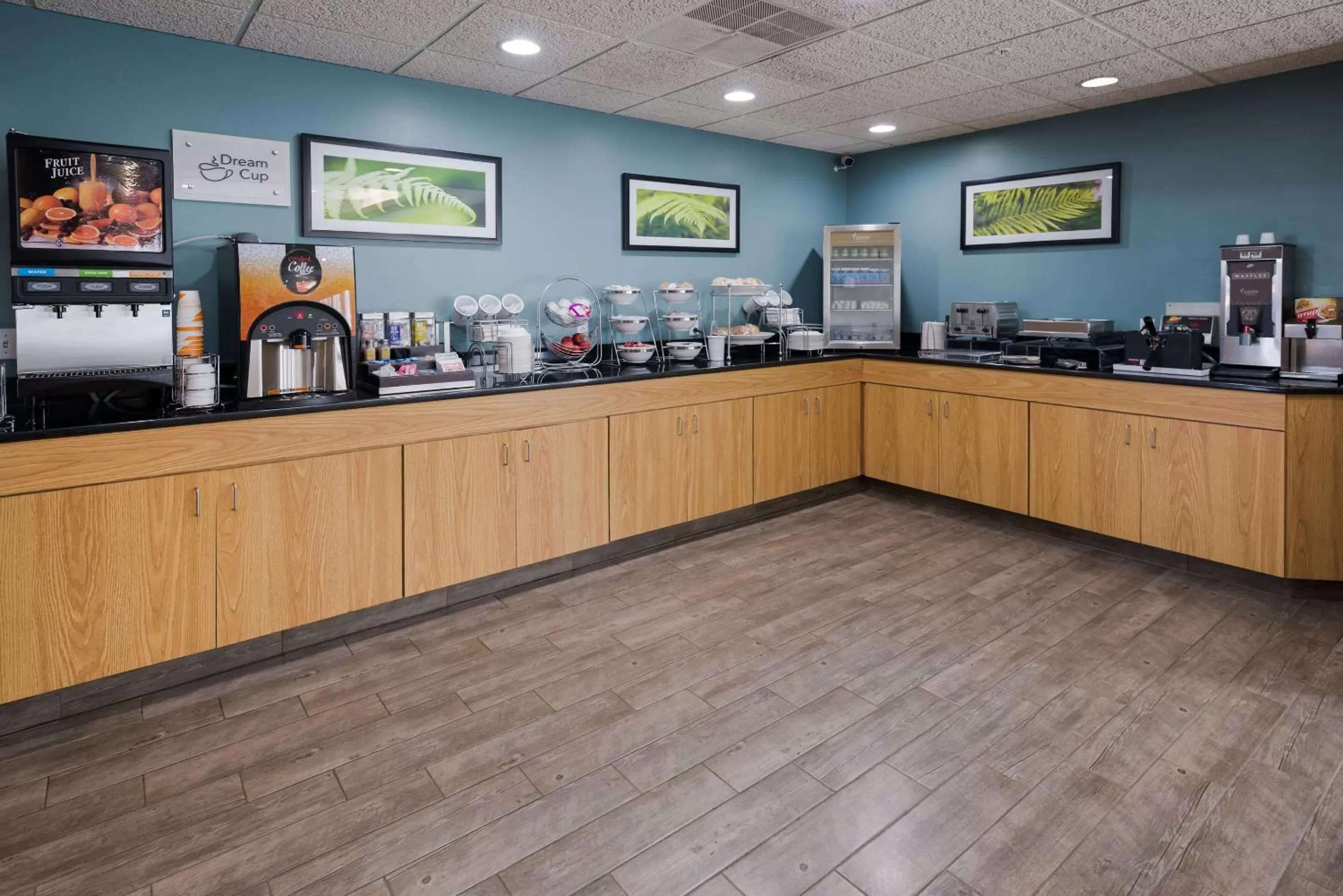 Restaurant/places to eat in Sleep Inn & Suites Port Clinton