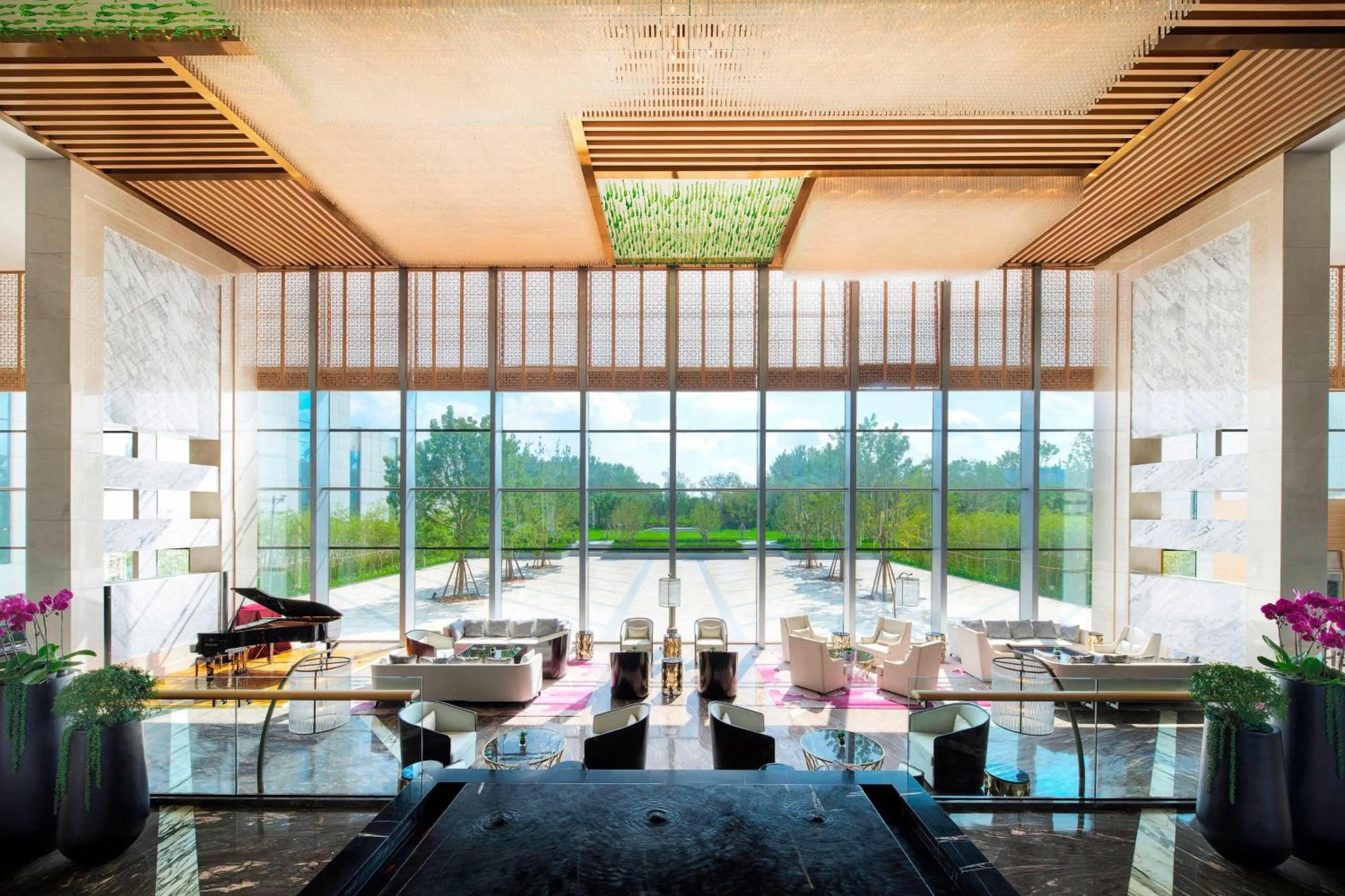 Lobby or reception, Restaurant/Places to Eat in Sheraton Langfang Chaobai River Hotel