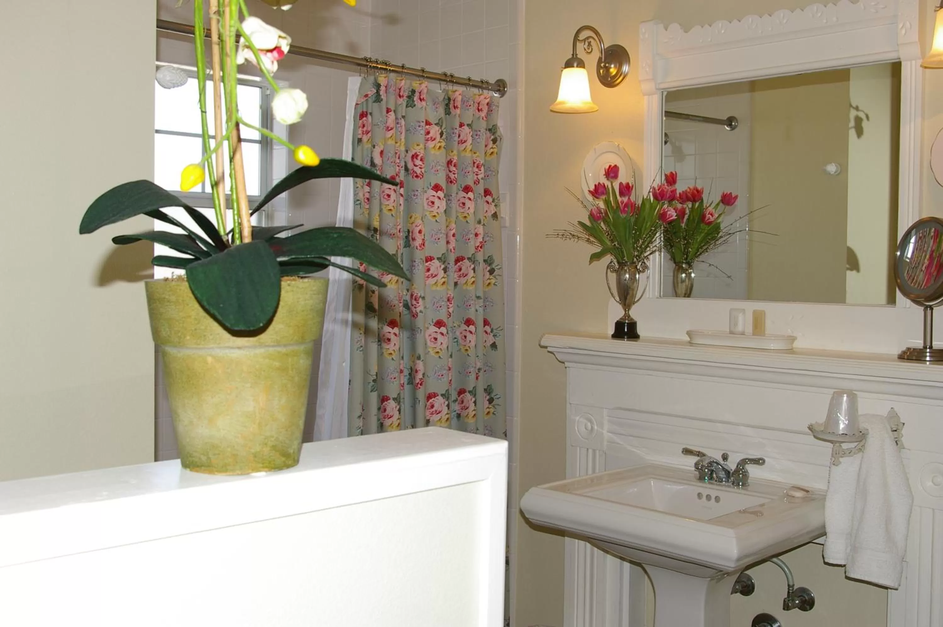 Bathroom in Rainbow Courts