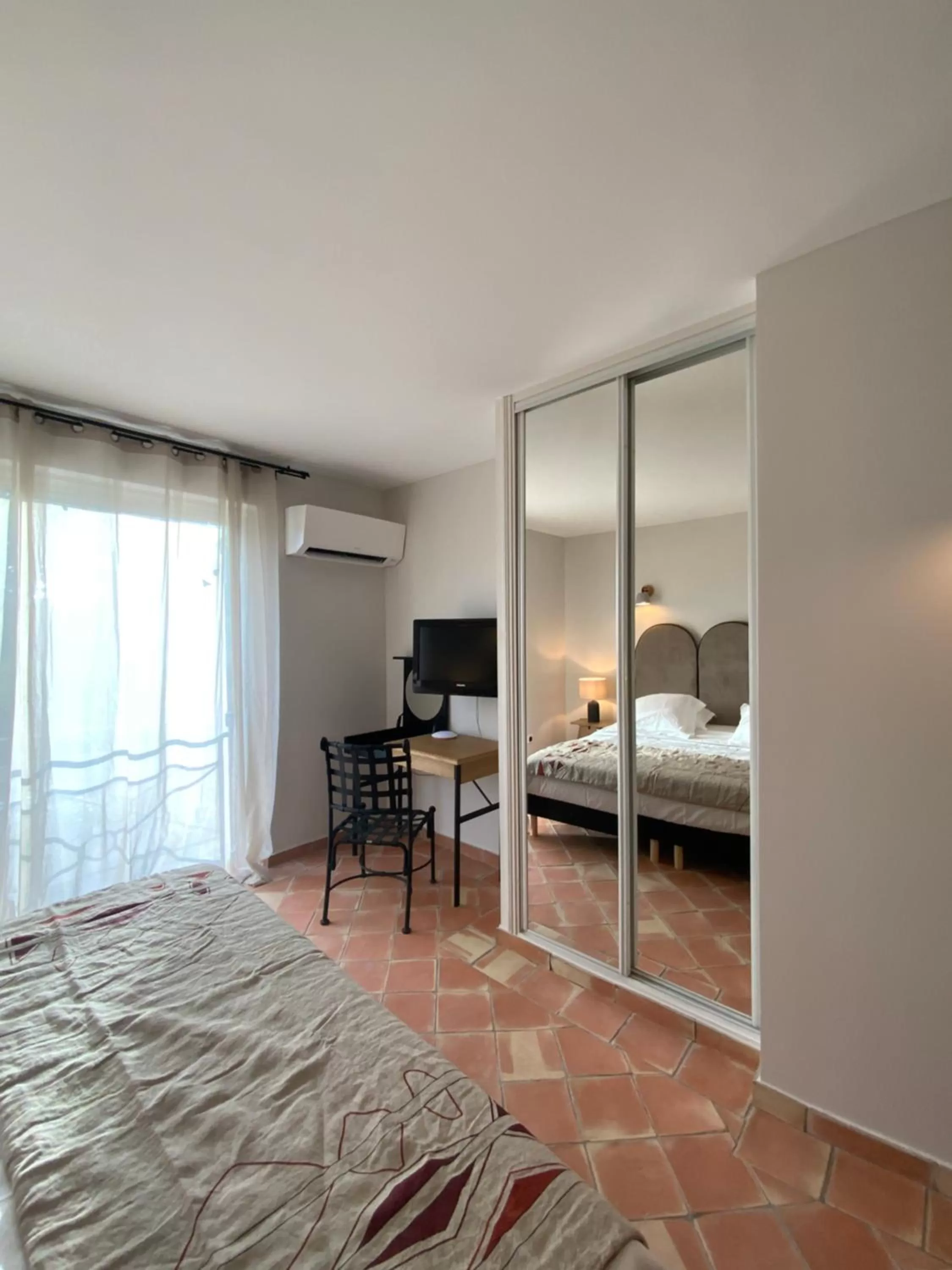 Bed in Hôtel l'Arena