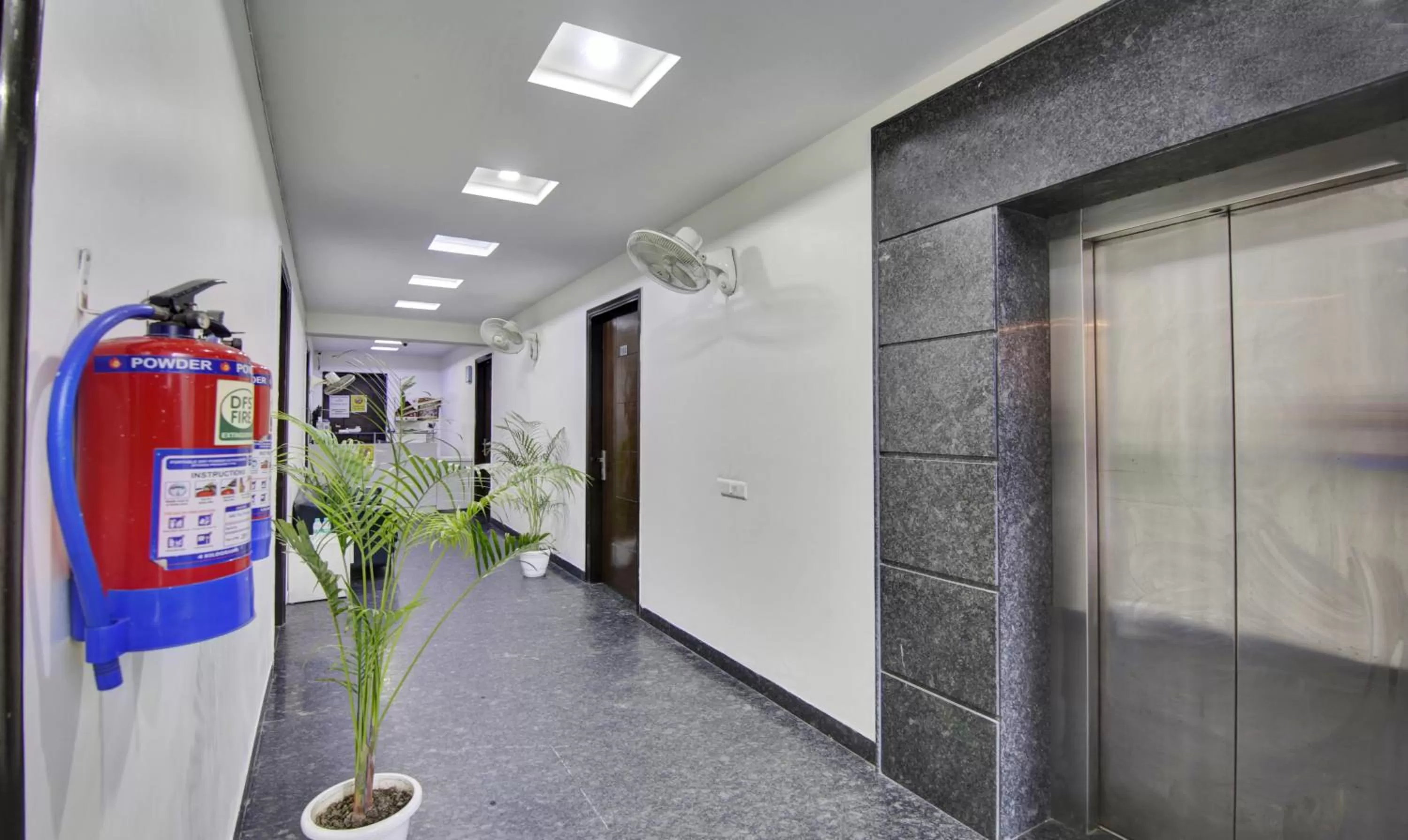 elevator in Treebo Trend Apple Pie