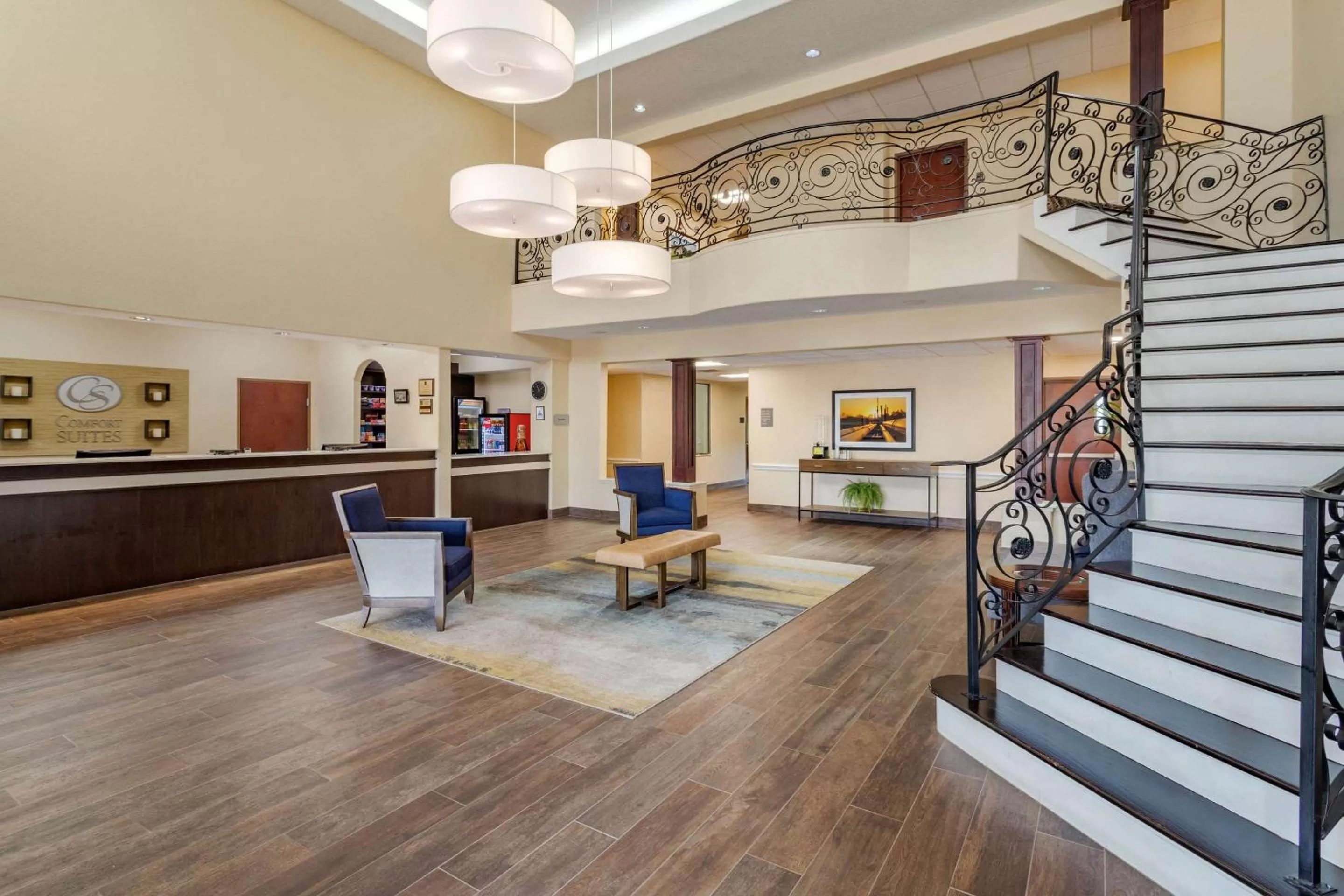 Lobby or reception in Comfort Suites Baytown I - 10