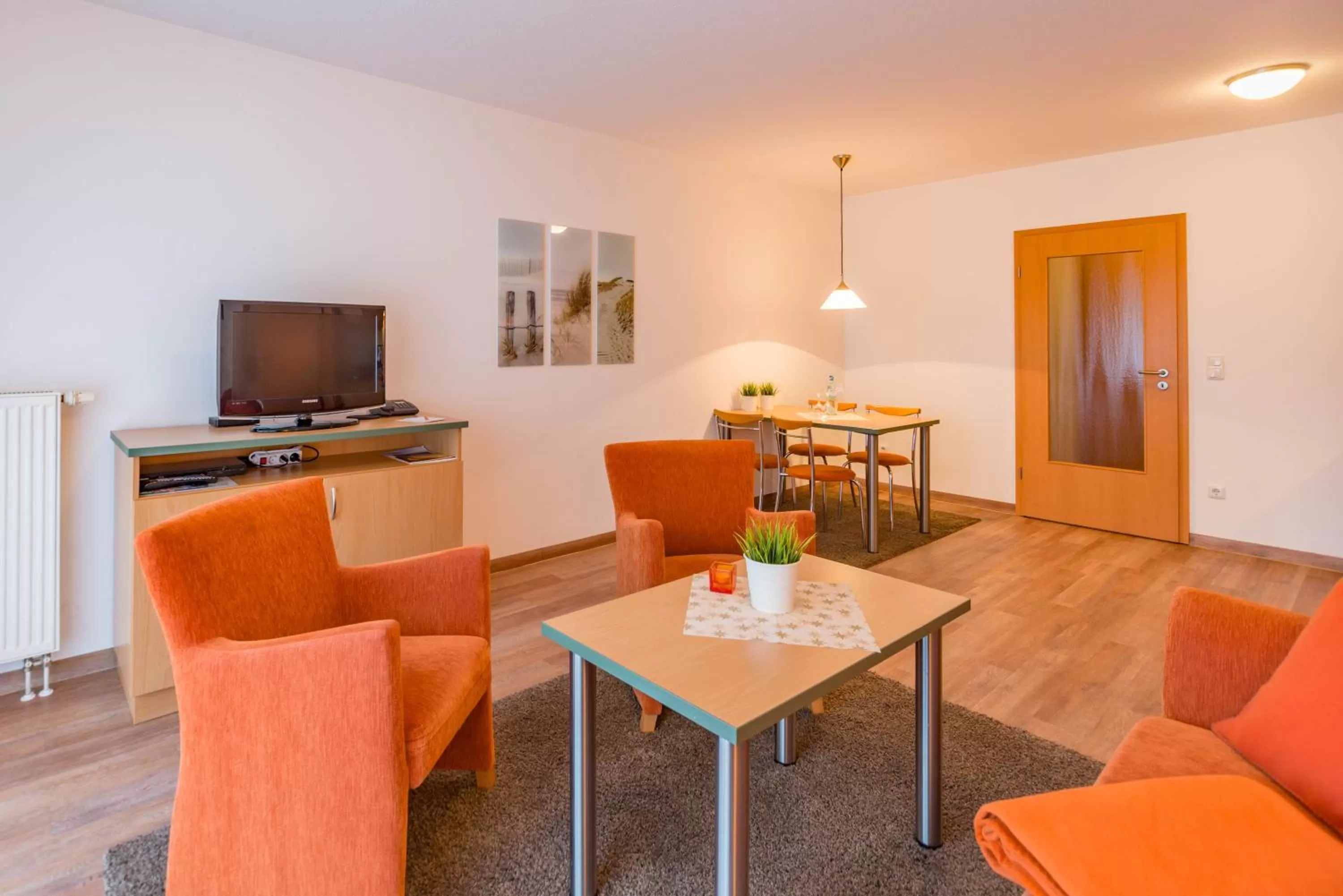 Photo of the whole room in Am Weststrand Apartmenthaus Waldeck