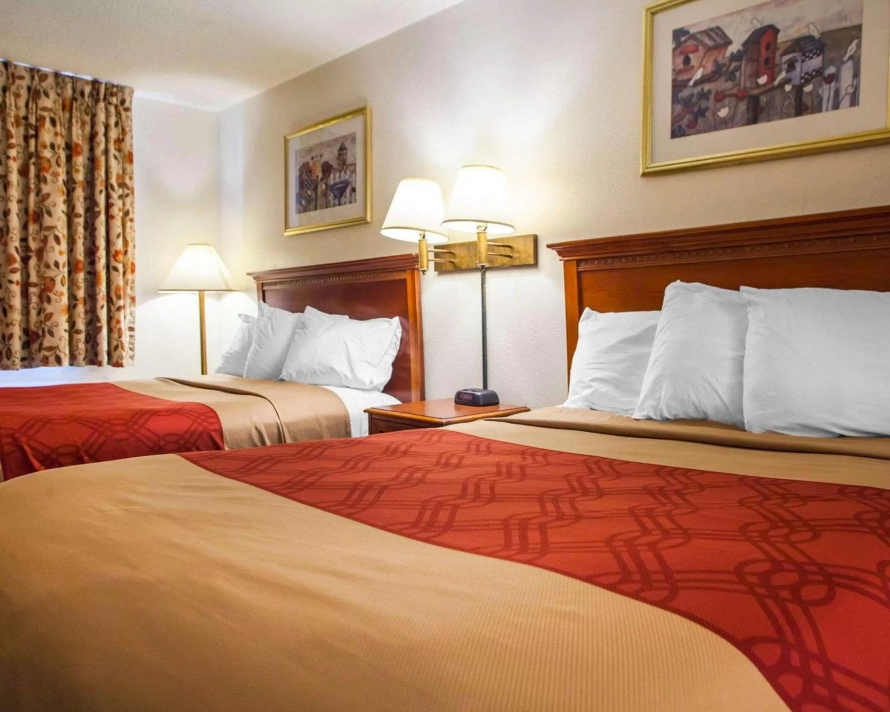 Photo of the whole room, Bed in Econo Lodge Somers Point