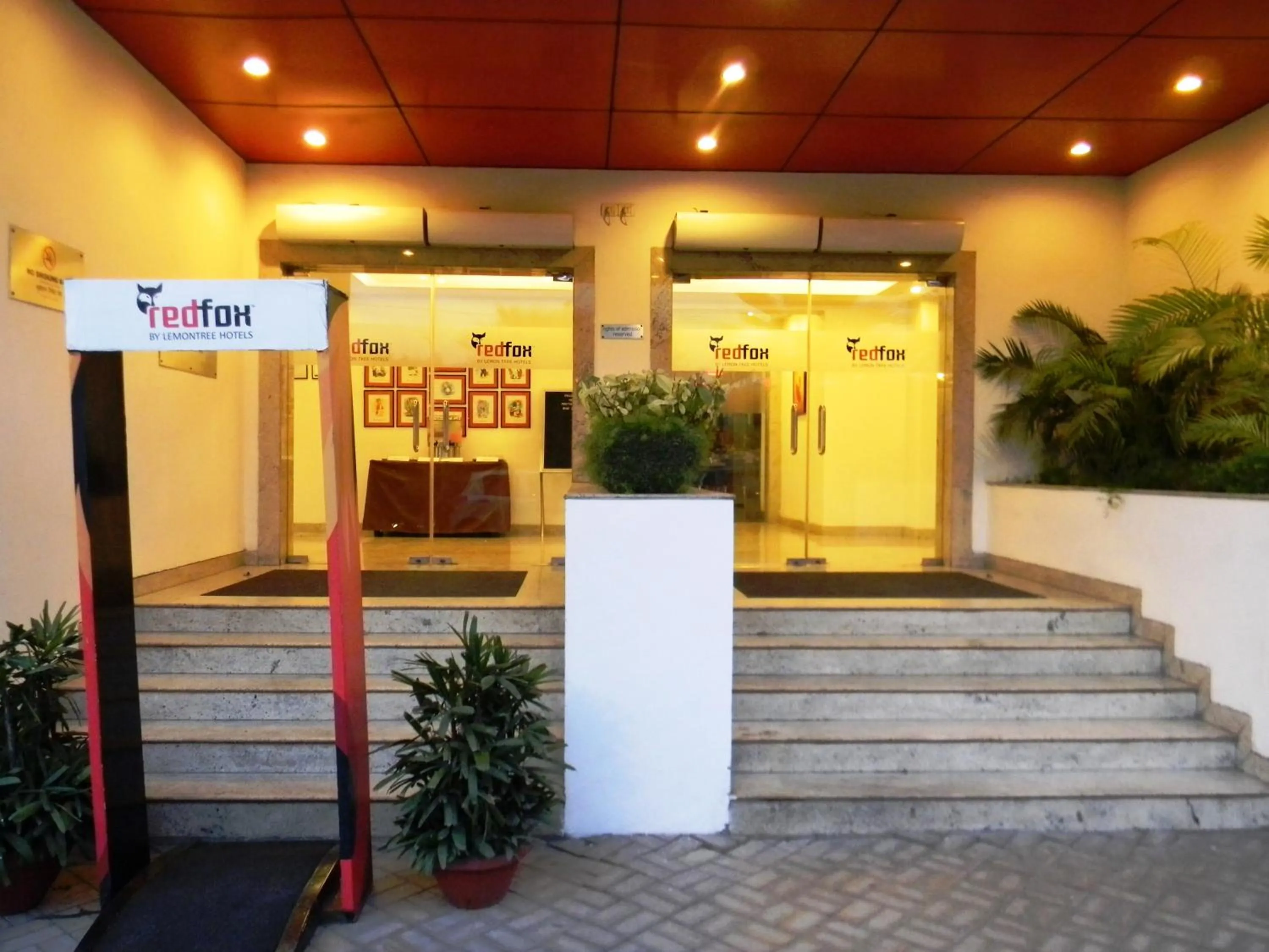 Facade/entrance in Red Fox by Lemon Tree Hotels, East Delhi