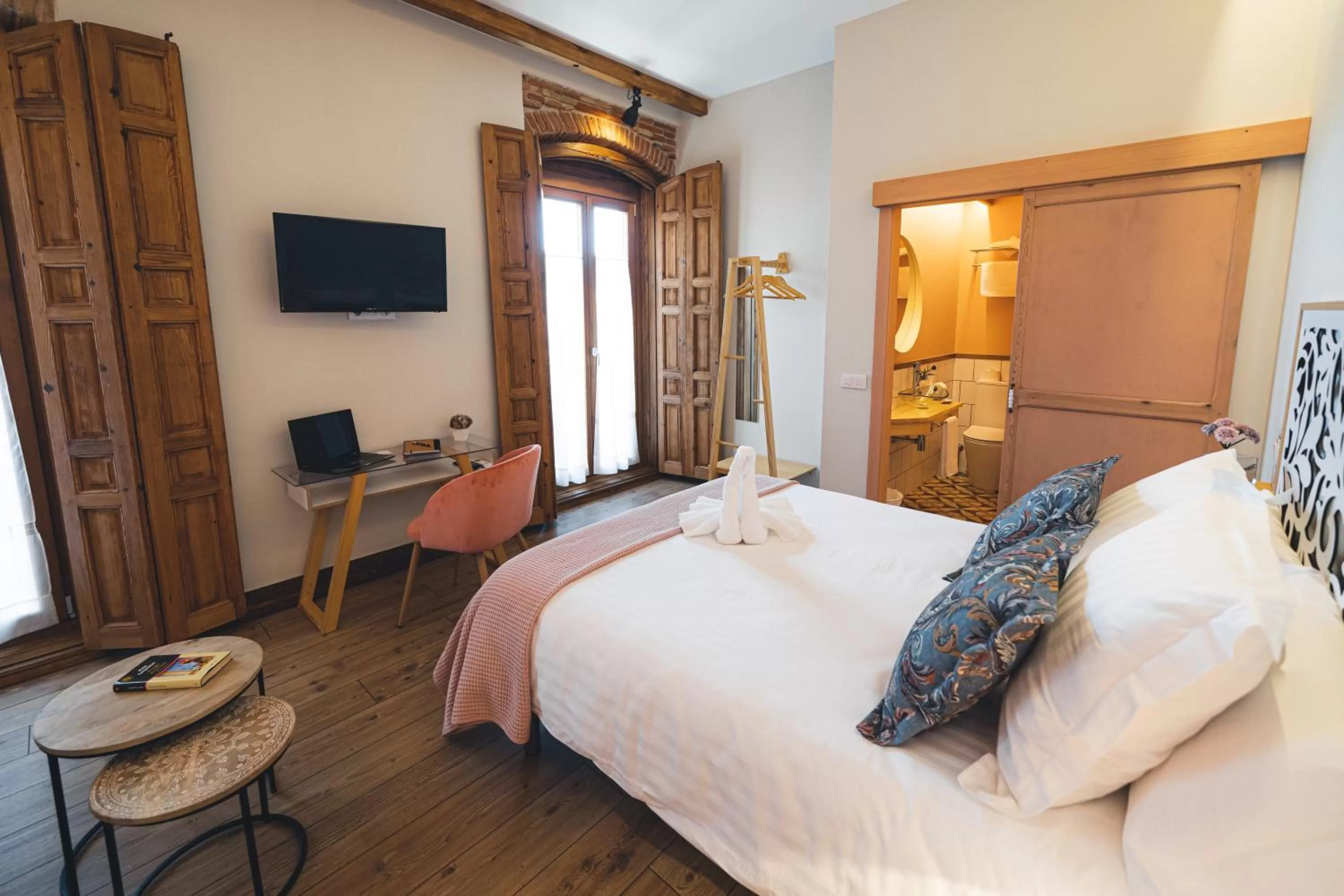 Photo of the whole room, Bed in La Casa del Médico Hostería Rural