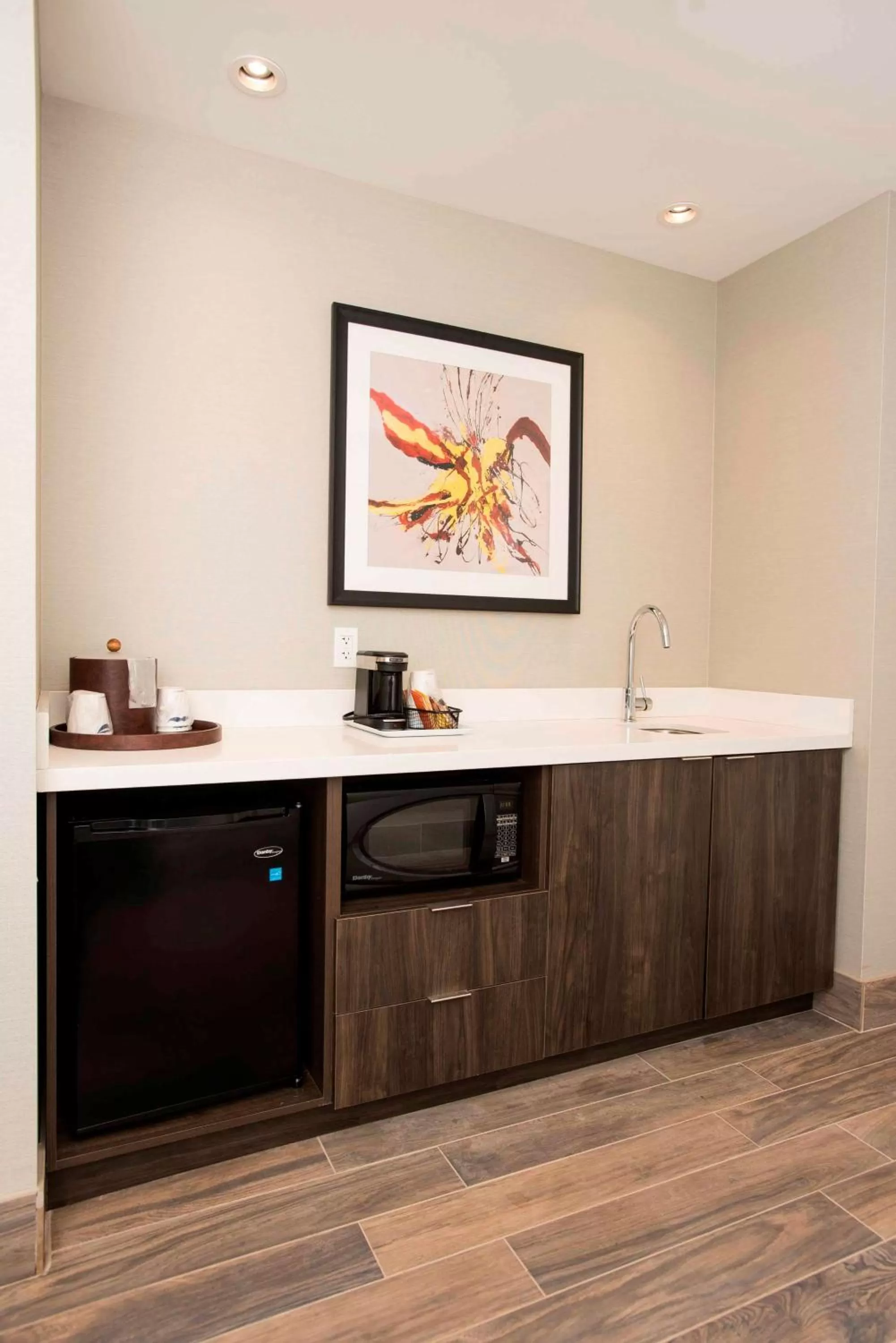 Kitchen or kitchenette in Hampton Inn & Suites by Hilton Thunder Bay
