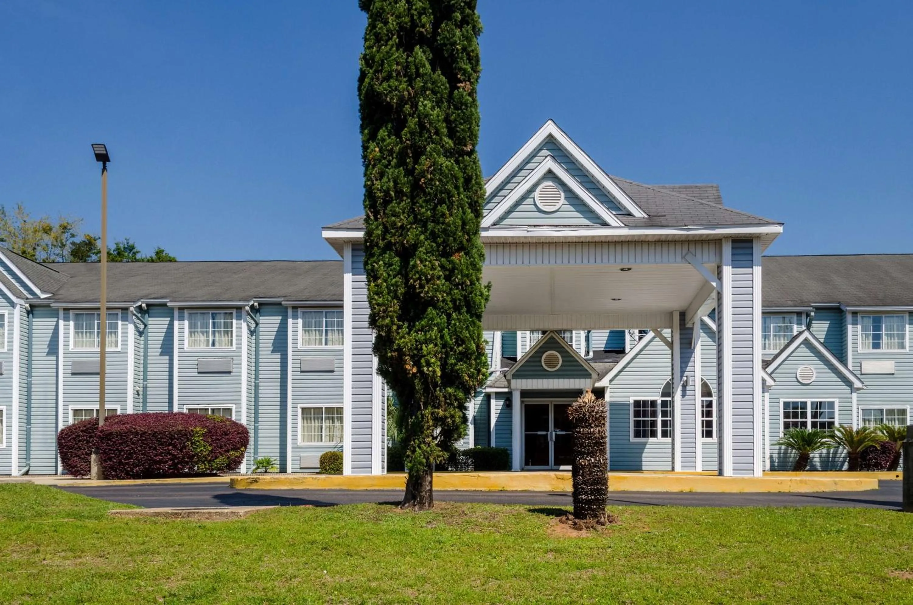 Property building in Motel 6-Mobile, AL