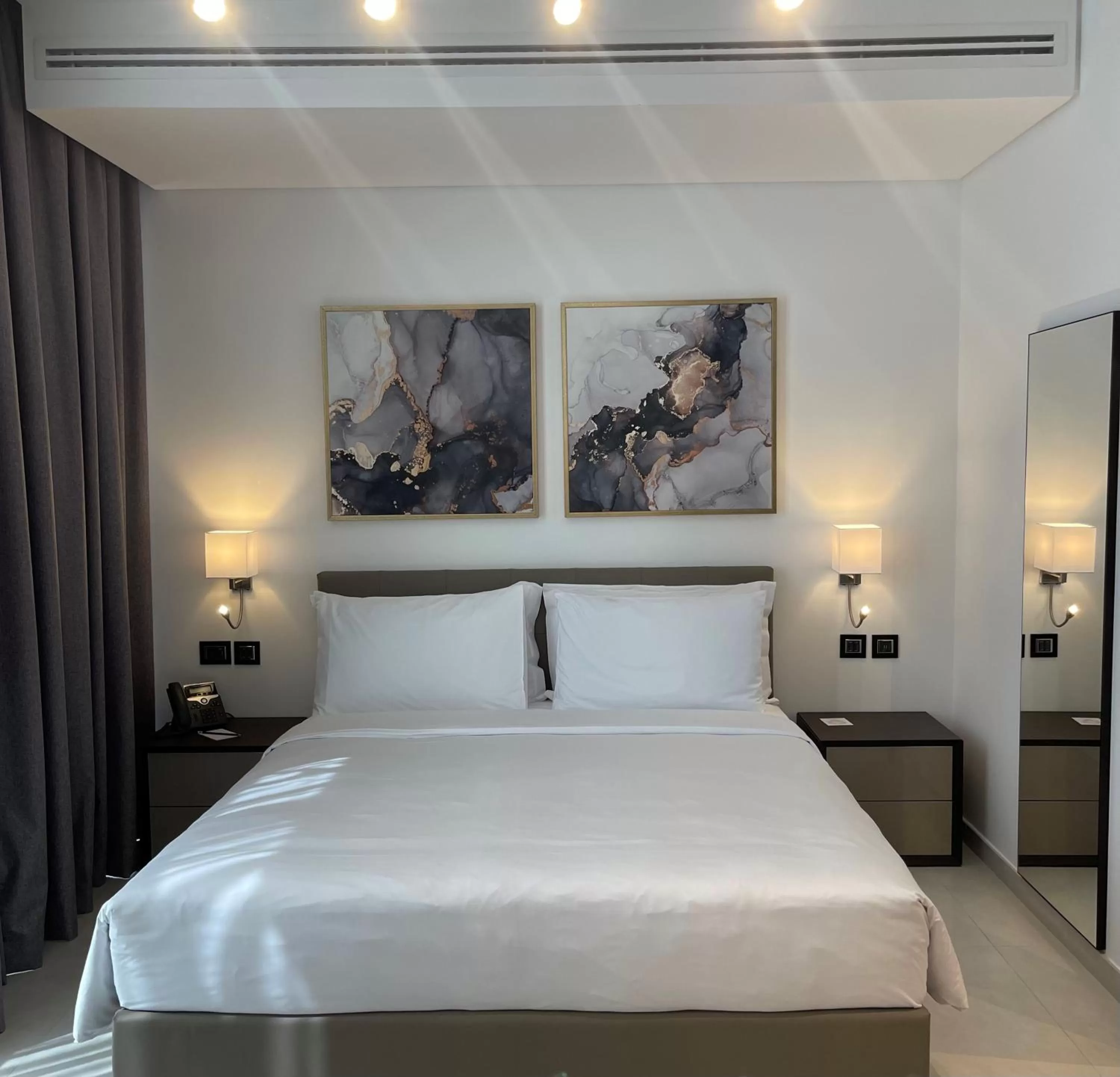 Bedroom, Bed in Swiss-Belinn Sharq, Kuwait