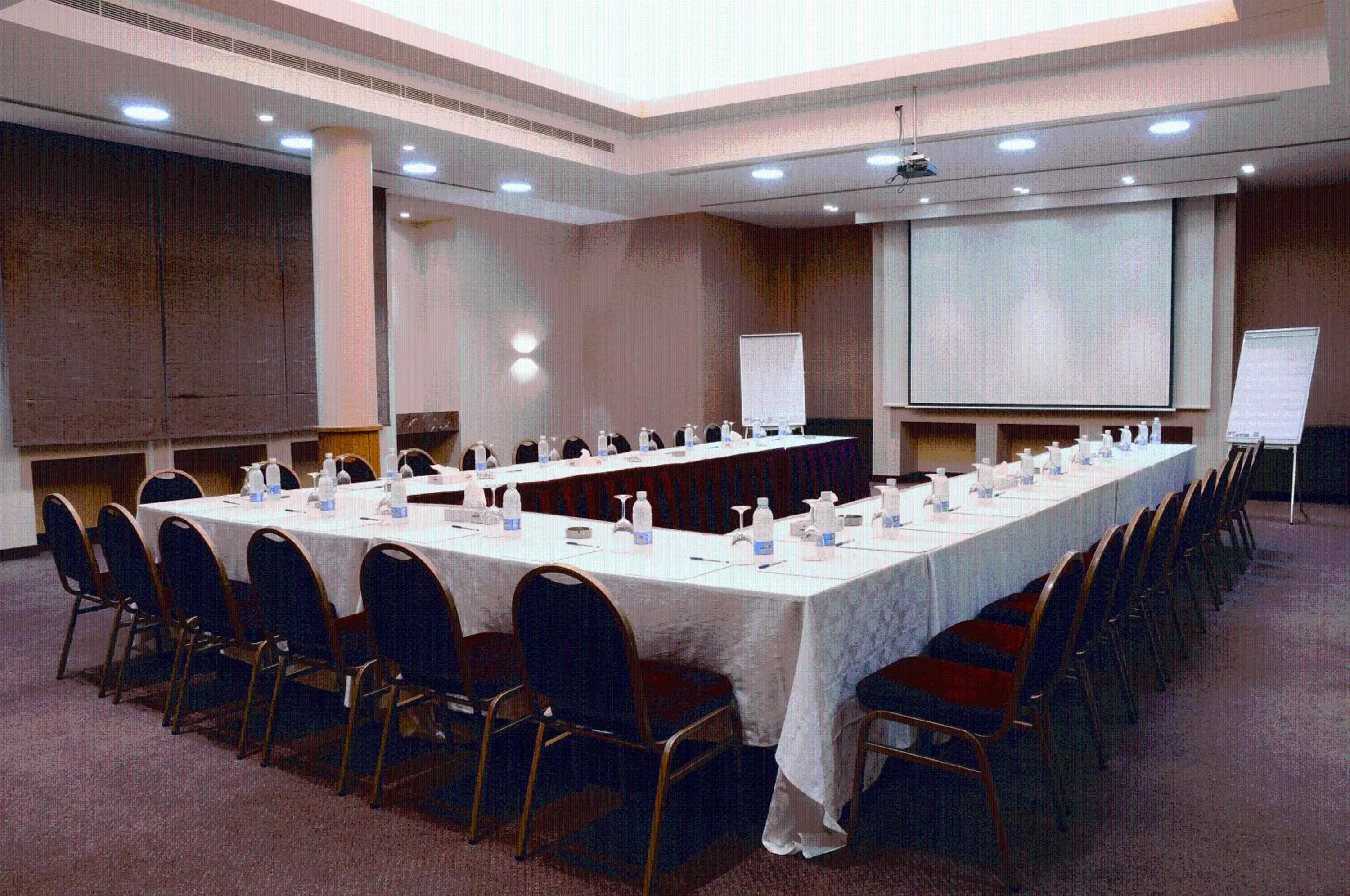Business facilities in Country Lodge Hotel & Resort Beirut