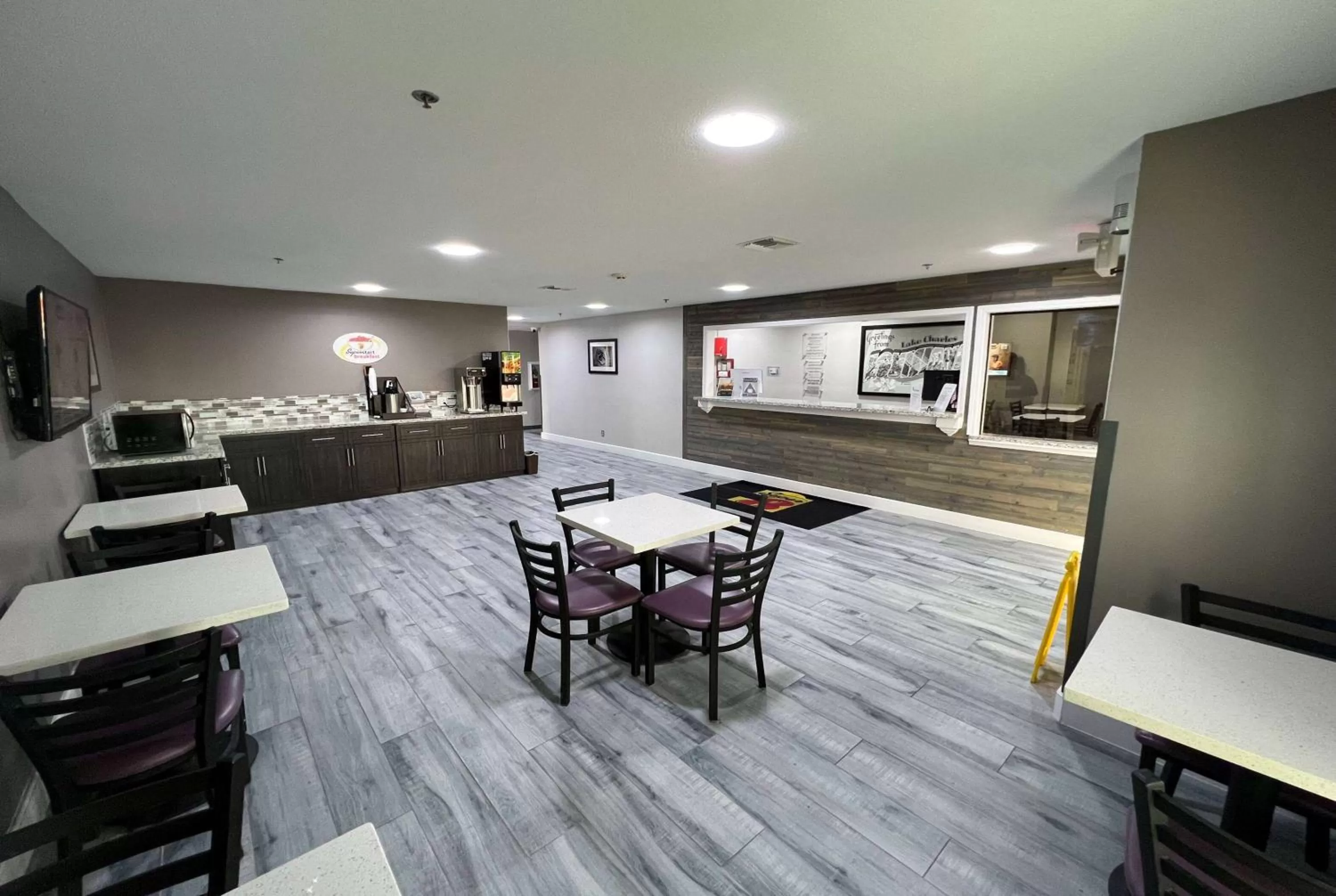 Restaurant/places to eat in Super 8 by Wyndham Lake Charles/Sulphur