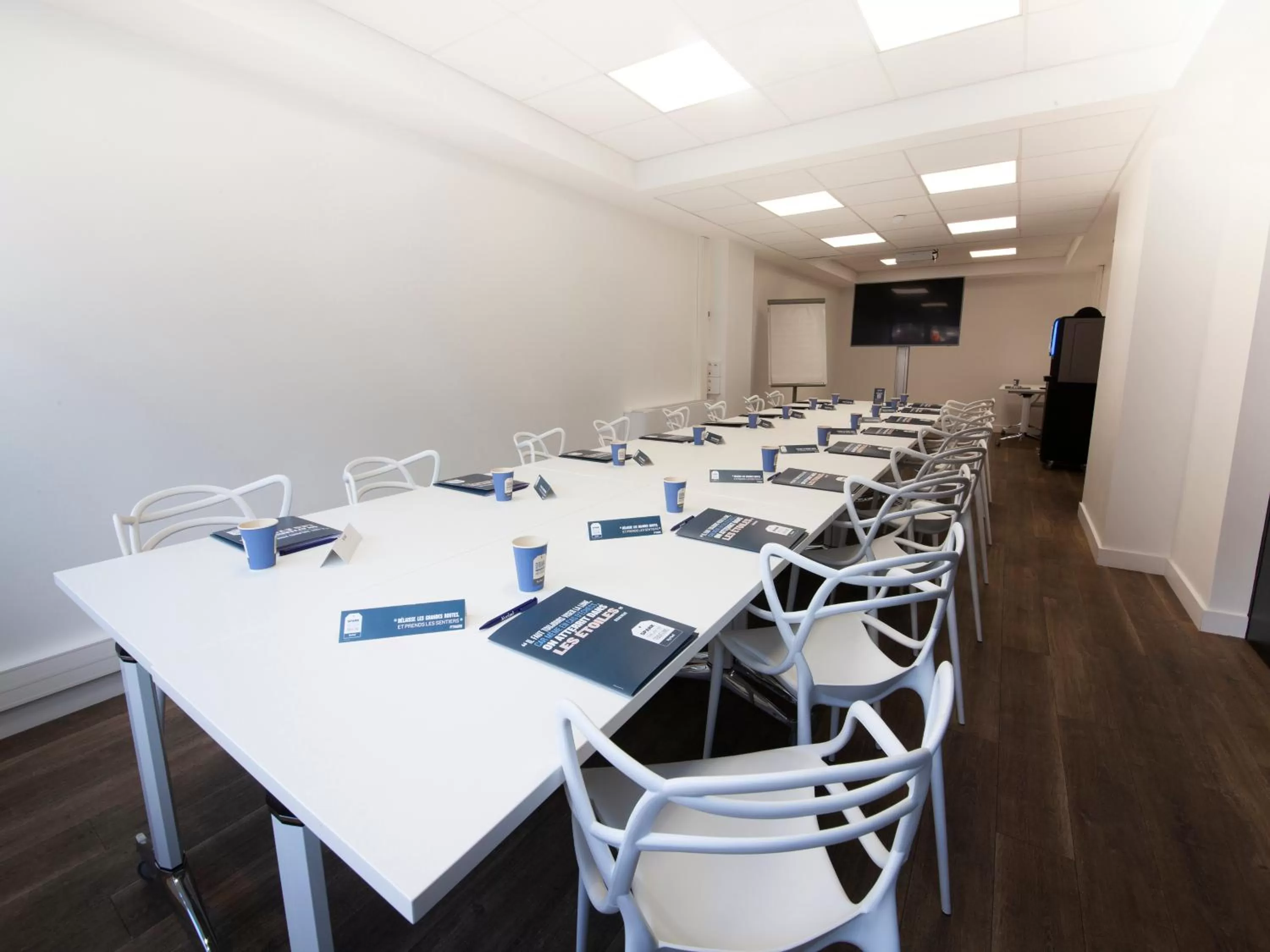 TV and multimedia in Kyriad Hotel Clermont Ferrand Centre