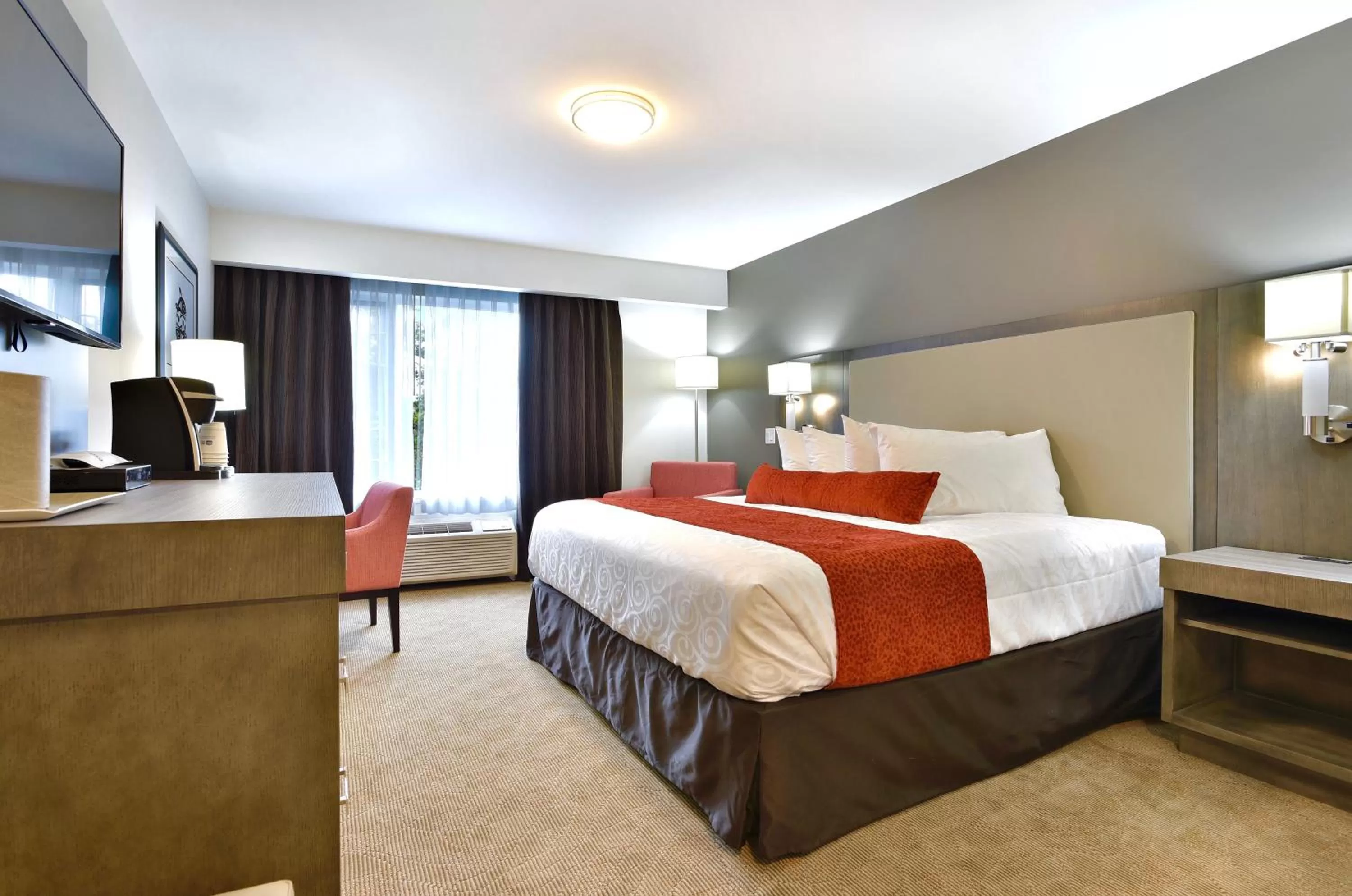 Photo of the whole room, Bed in Best Western Cowichan Valley Inn