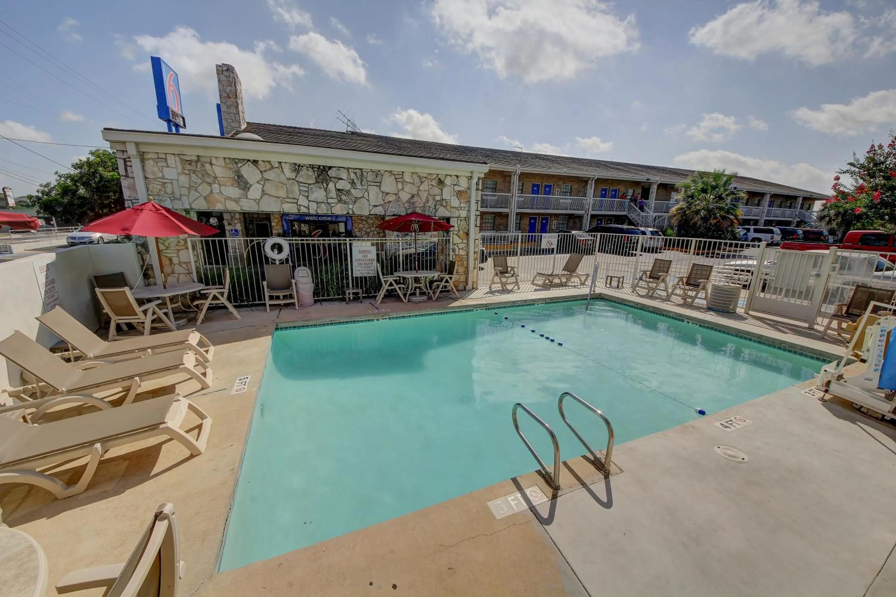Swimming pool in Motel 6-San Antonio, TX - Northwest Medical Center
