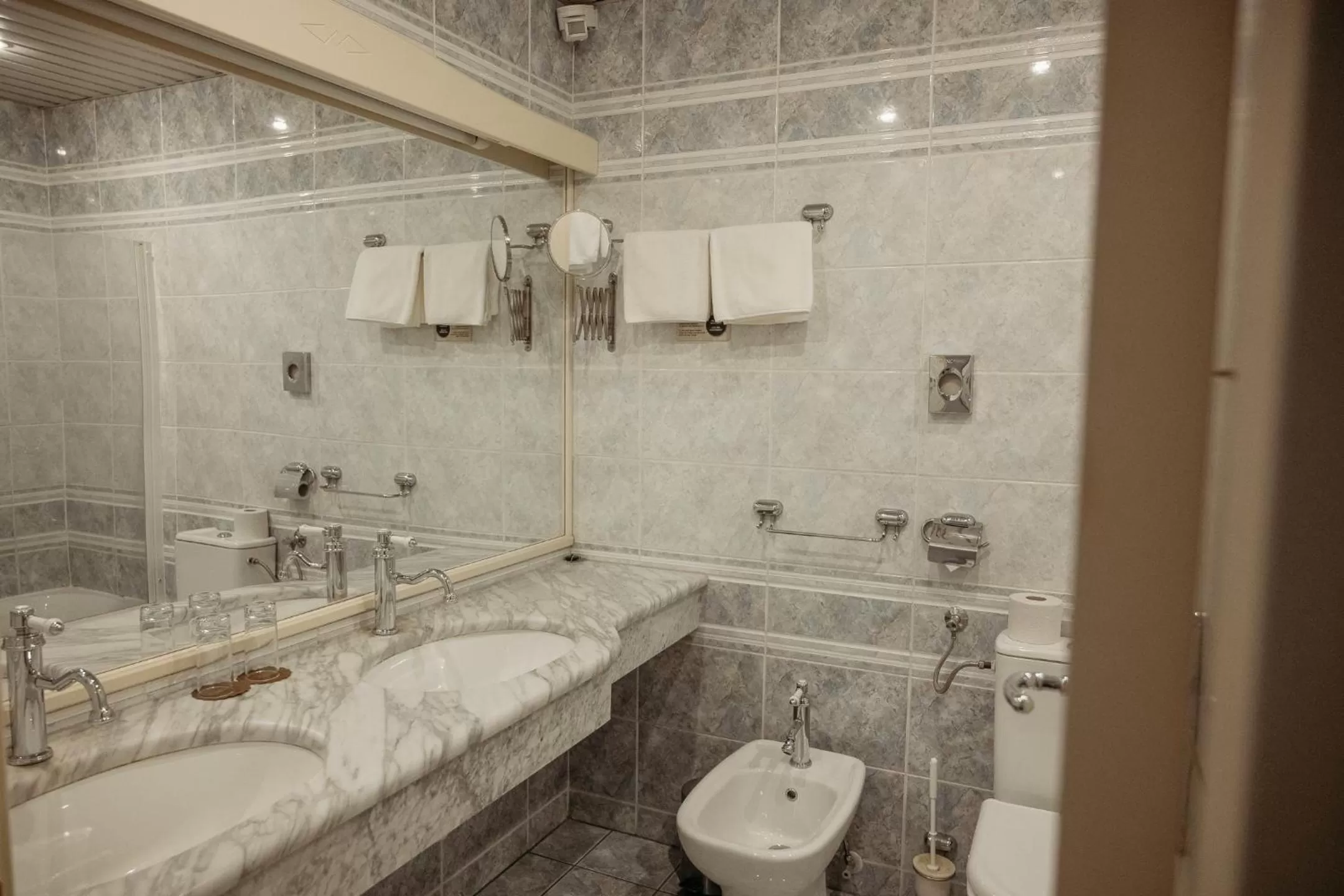 Shower in Hotel Kunst