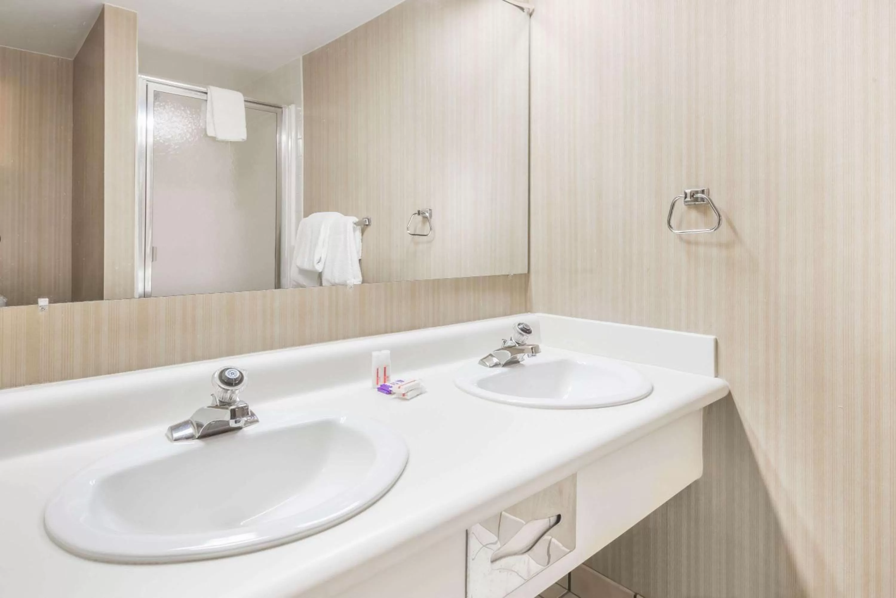 Photo of the whole room, Bathroom in Knights Inn Dayton by Miller Lane