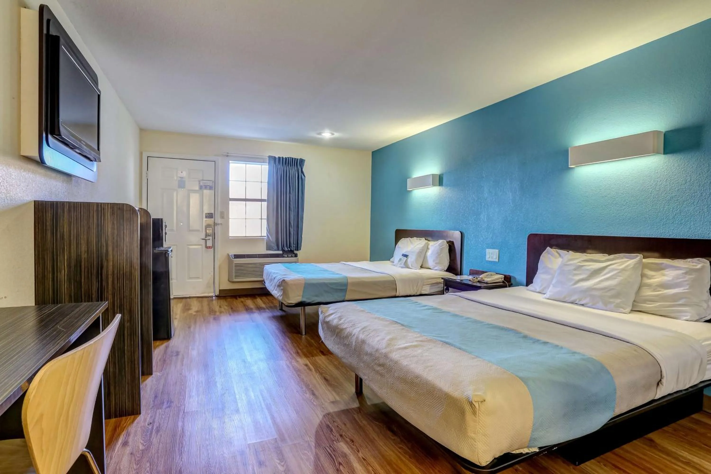 Photo of the whole room, Bed in Motel 6-Dickson, TN