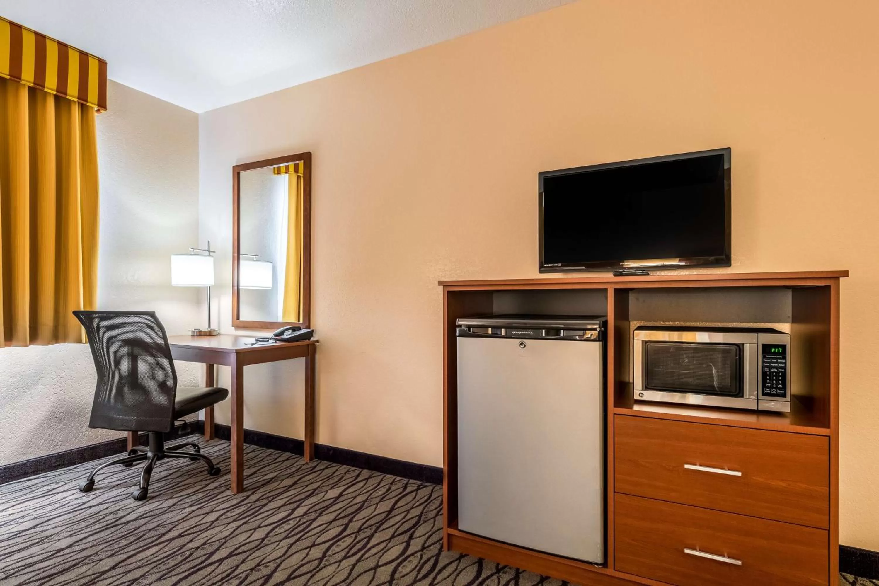 Photo of the whole room in SureStay Hotel by Best Western Wenatchee