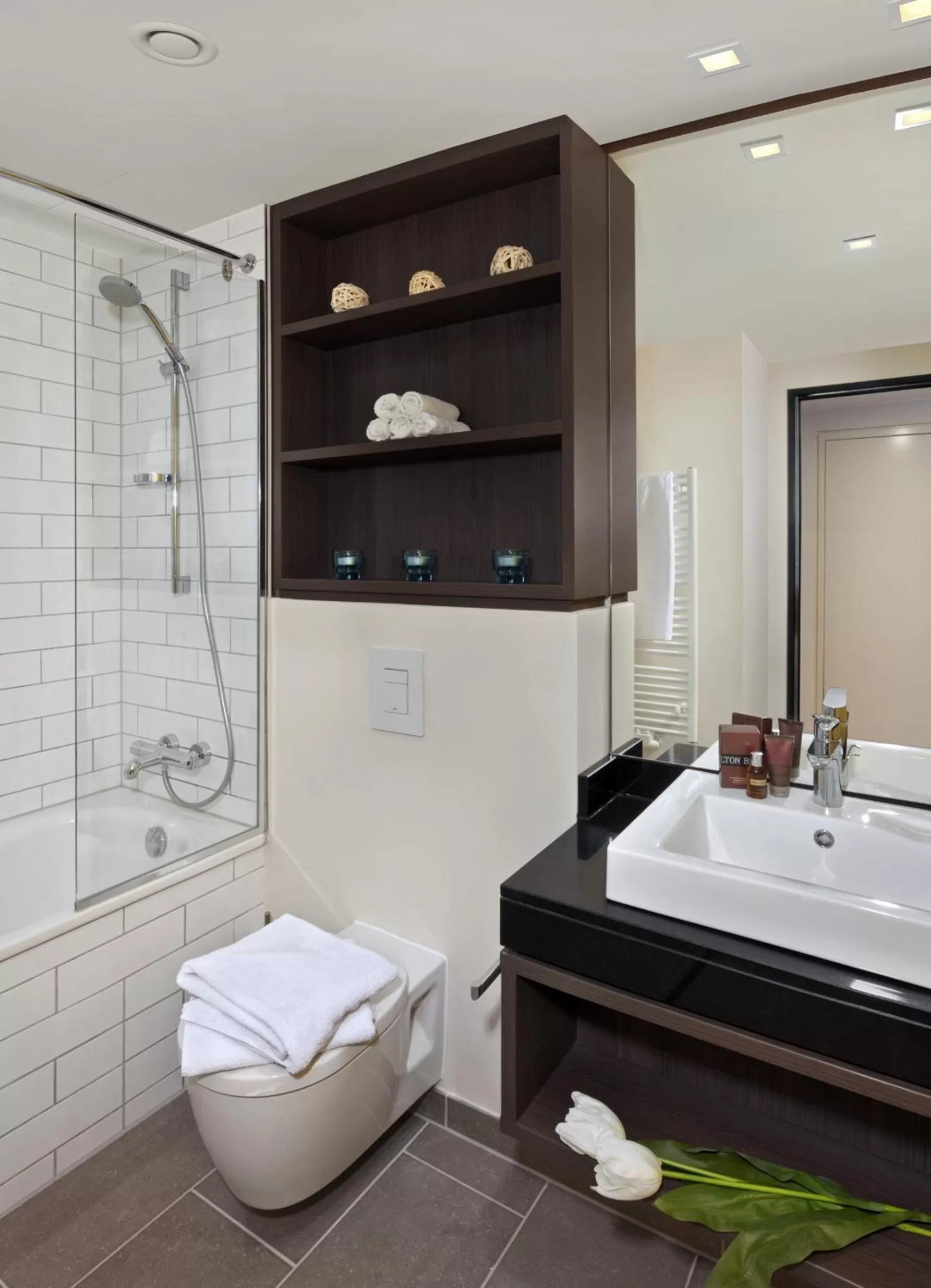 Bathroom in Citadines City Centre Frankfurt