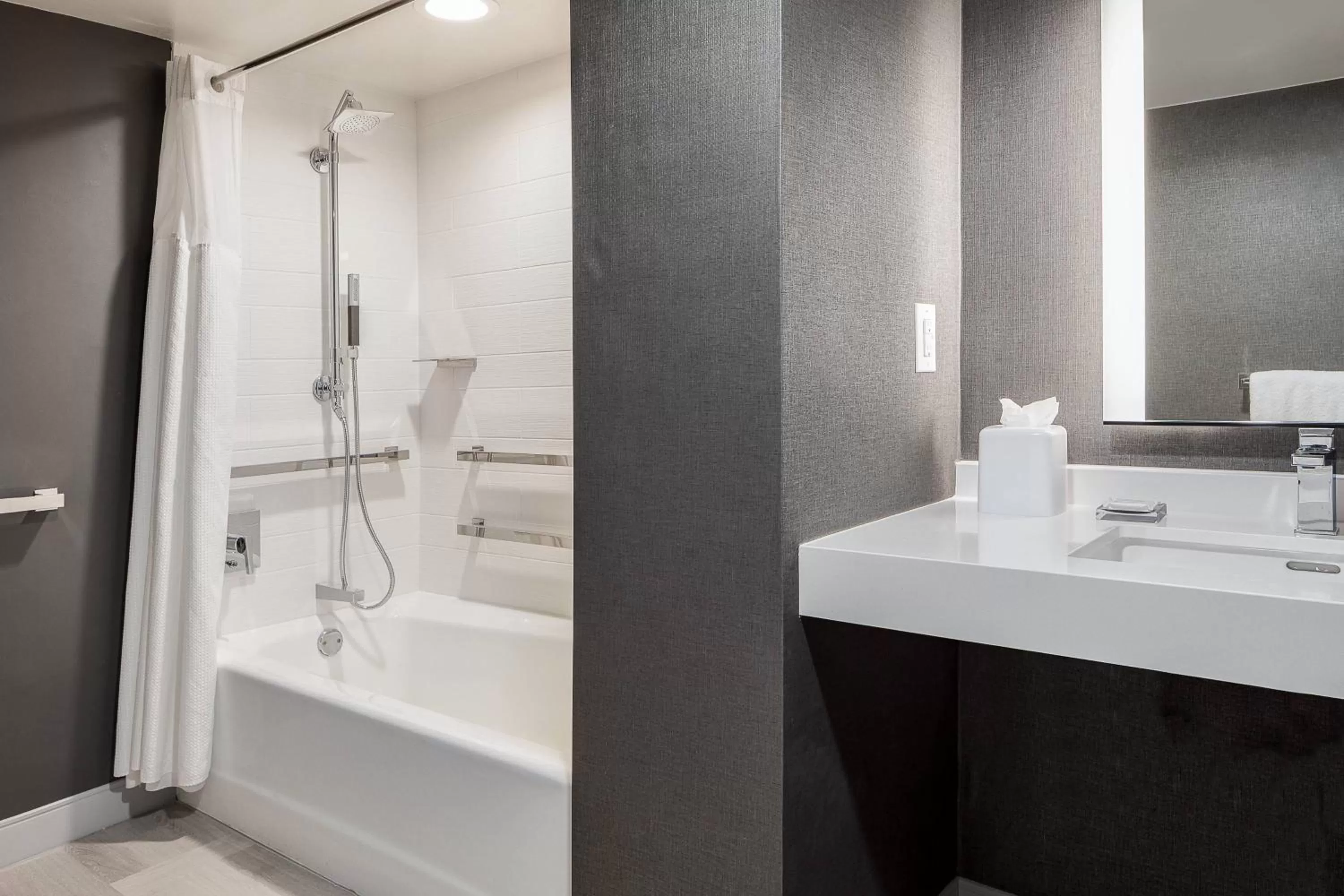 Bathroom in Marriott Lexington Griffin Gate Golf Resort & Spa