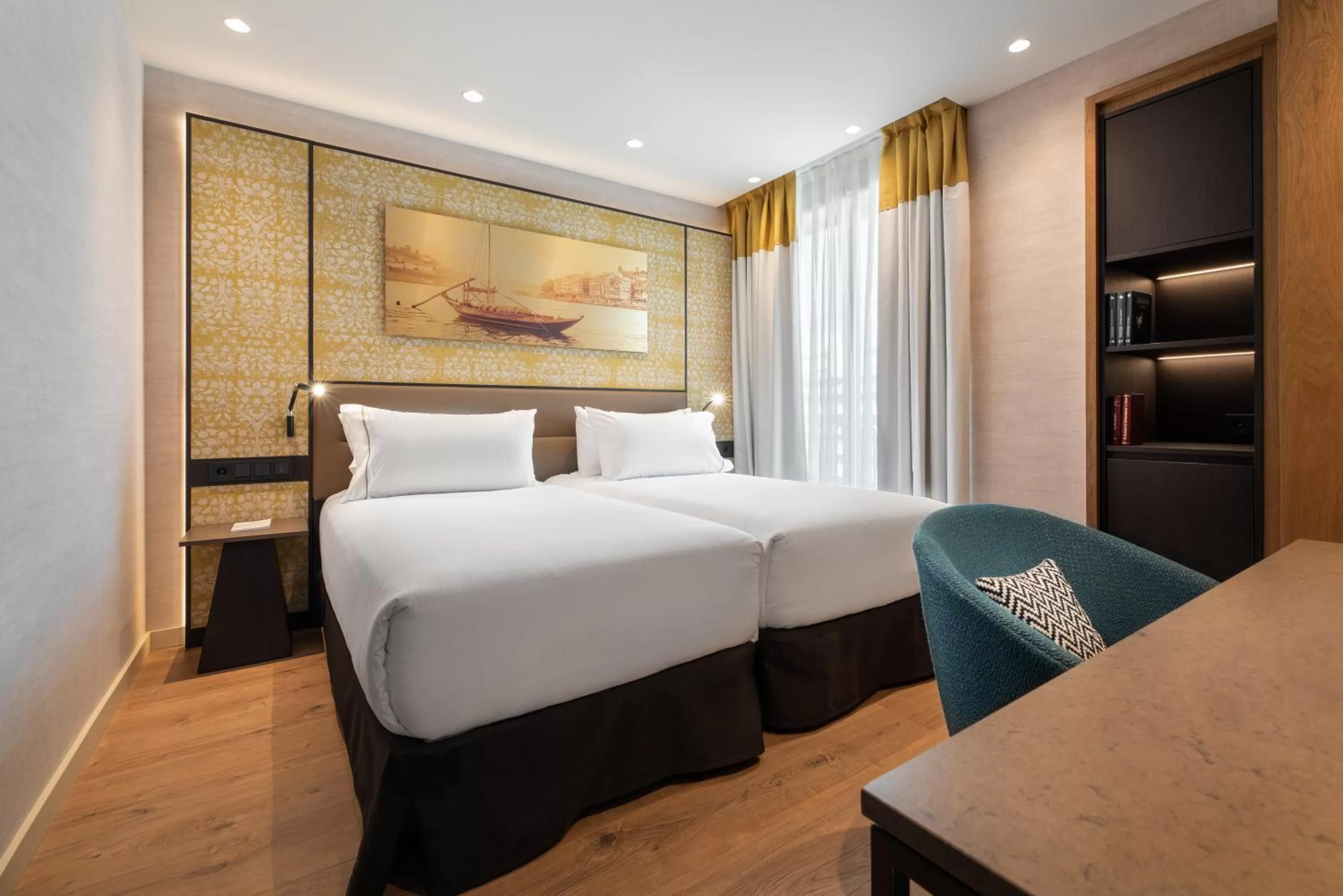 Photo of the whole room, Bed in Eurostars Aliados