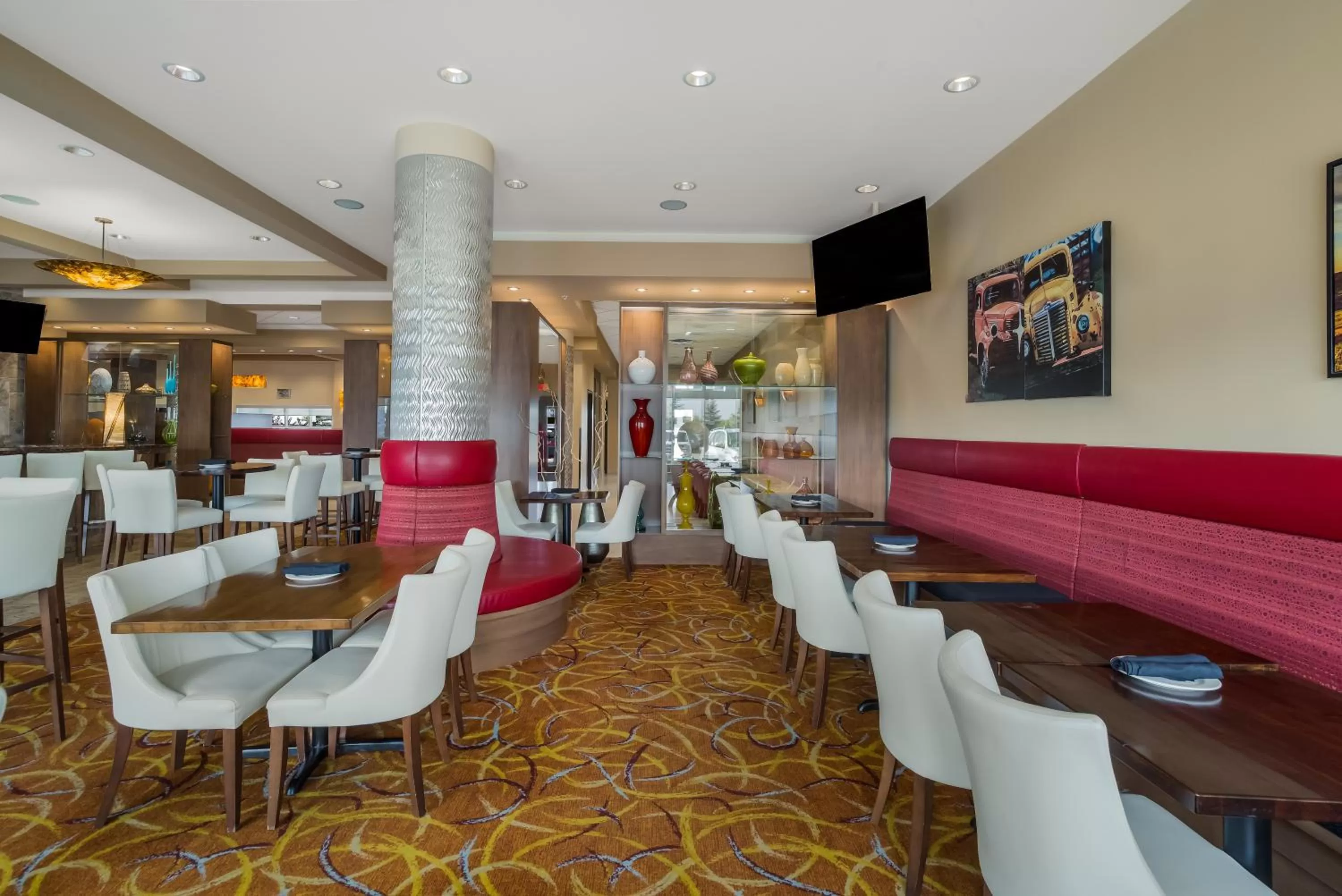 Restaurant/places to eat in Hotel 11, MOD A Sonesta Collection