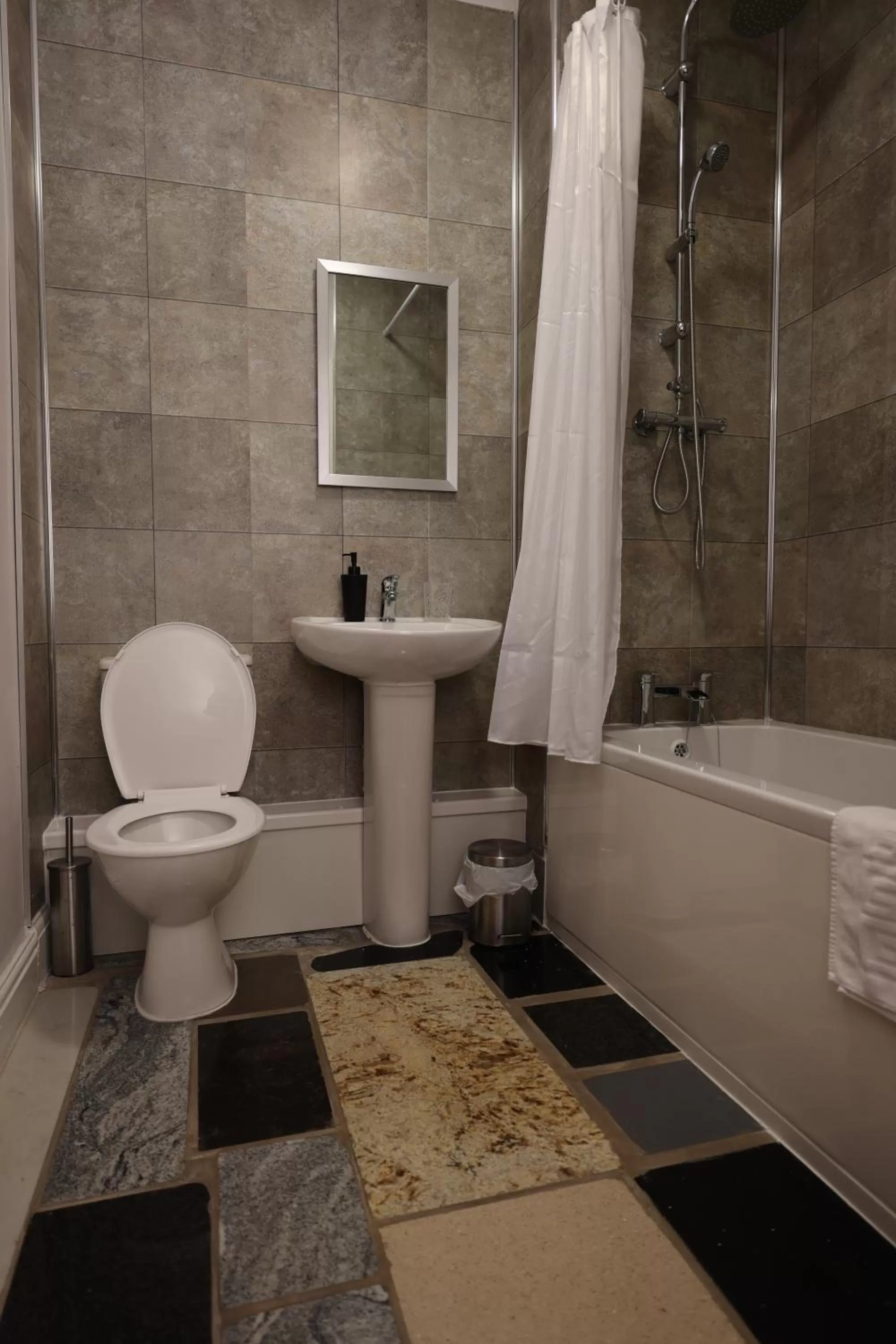 Michelangelos - Rooms, Restaurant & Bar