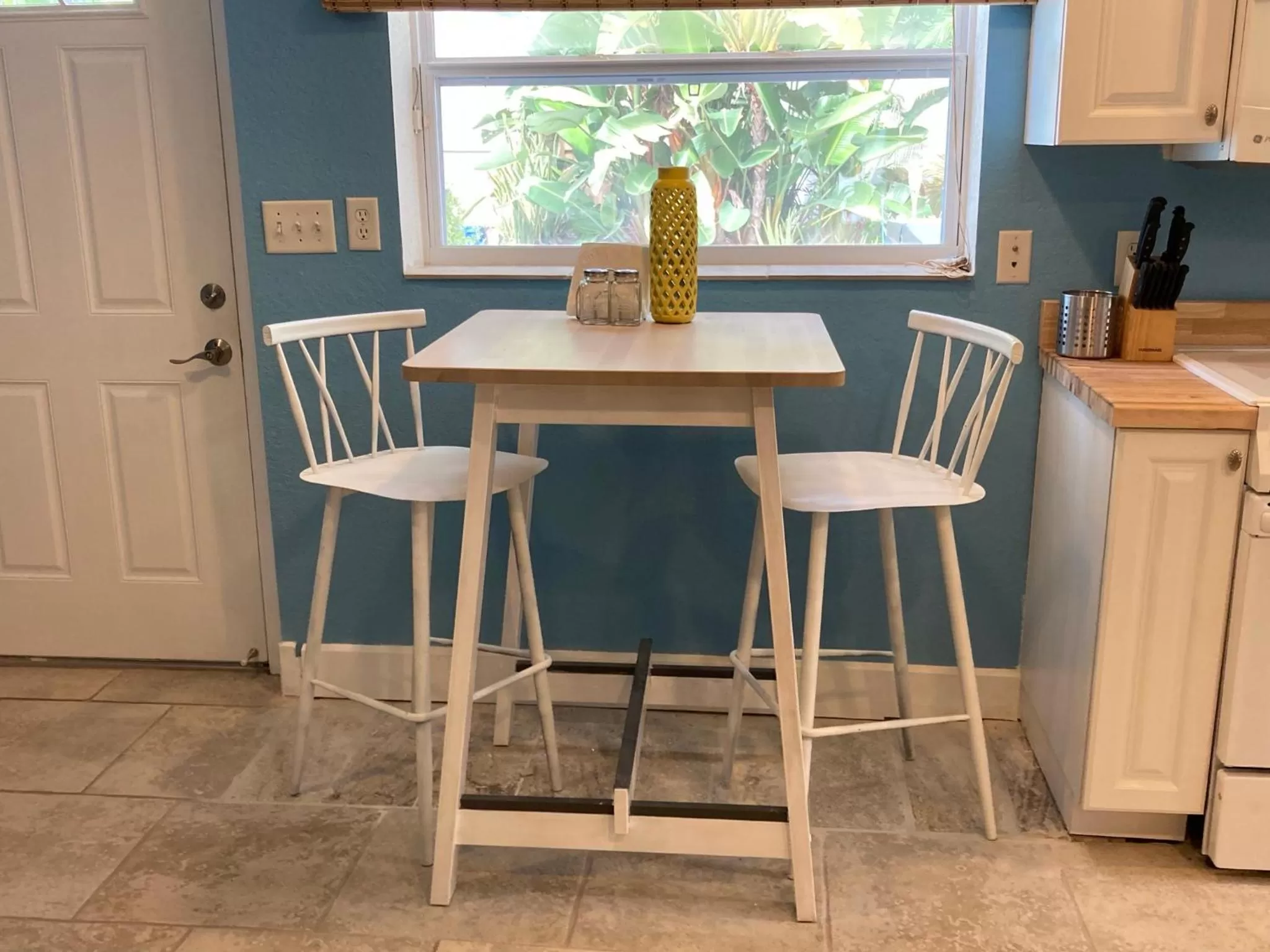 3Gulls Inn Ozona-Boutique Hotel-Steps from Restaurants & Brewery-SwimSpa Pool-Pet Friendly