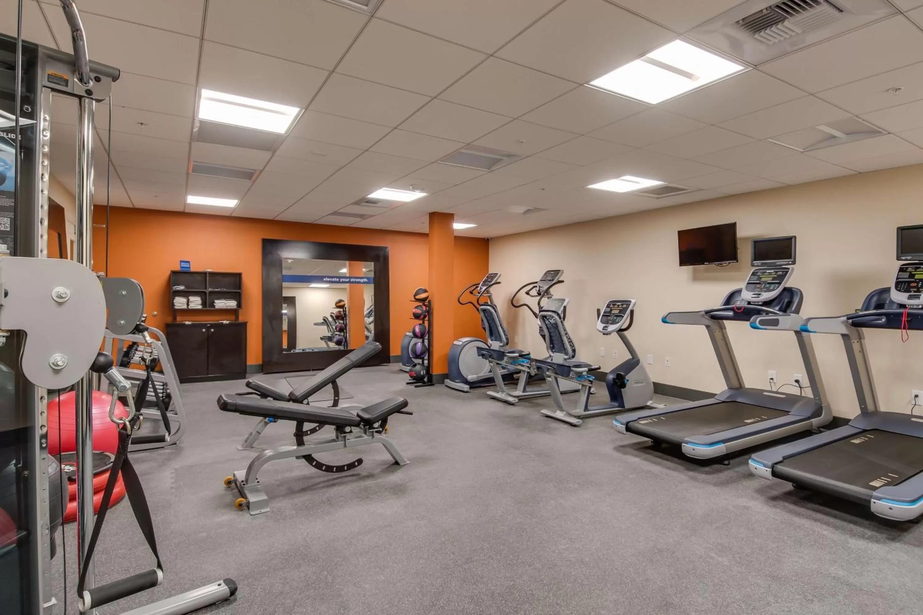 Fitness centre/facilities in Hampton Inn & Suites Los Angeles - Glendale