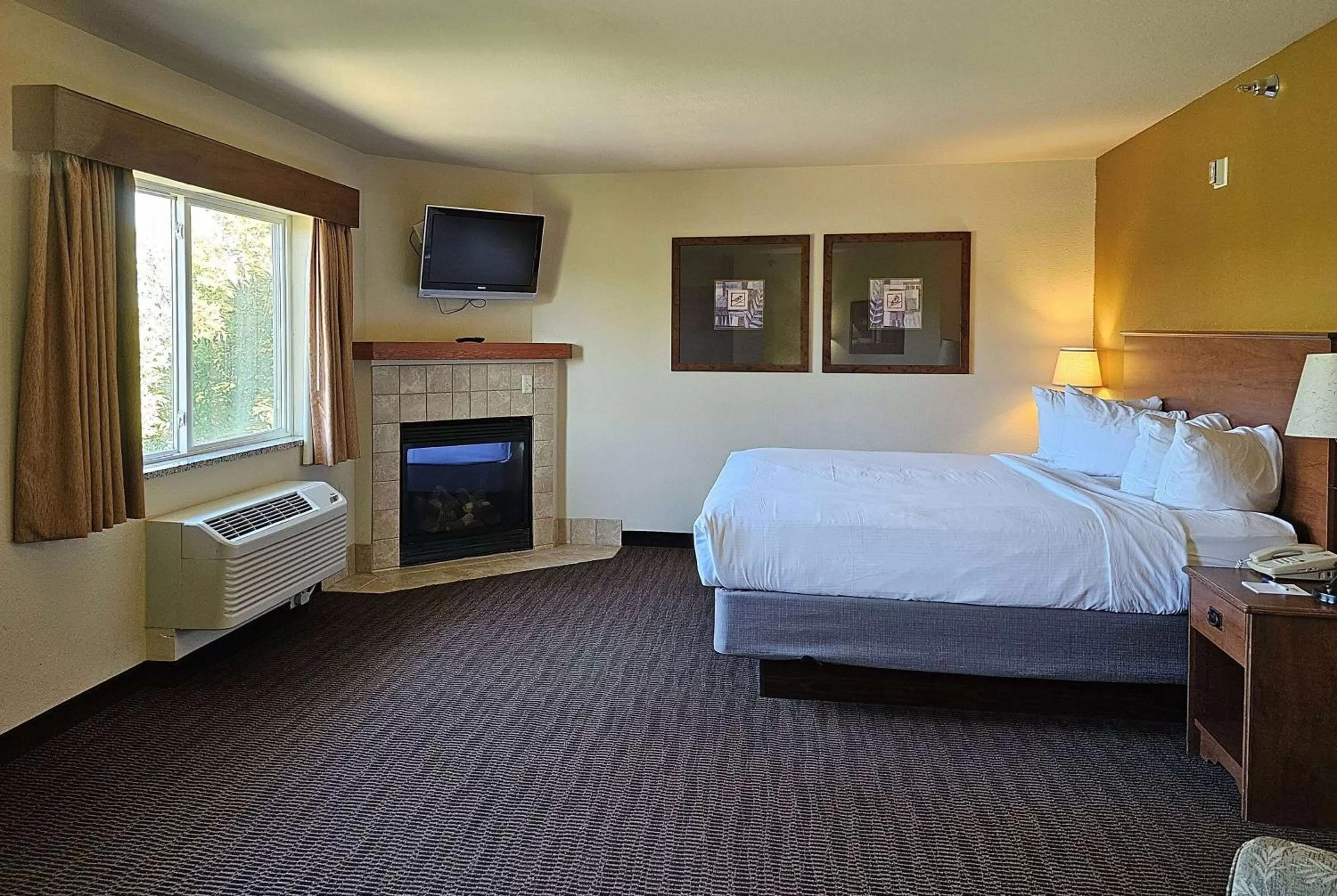 Photo of the whole room, Bed in AmericInn by Wyndham Fort Pierre Conference Center
