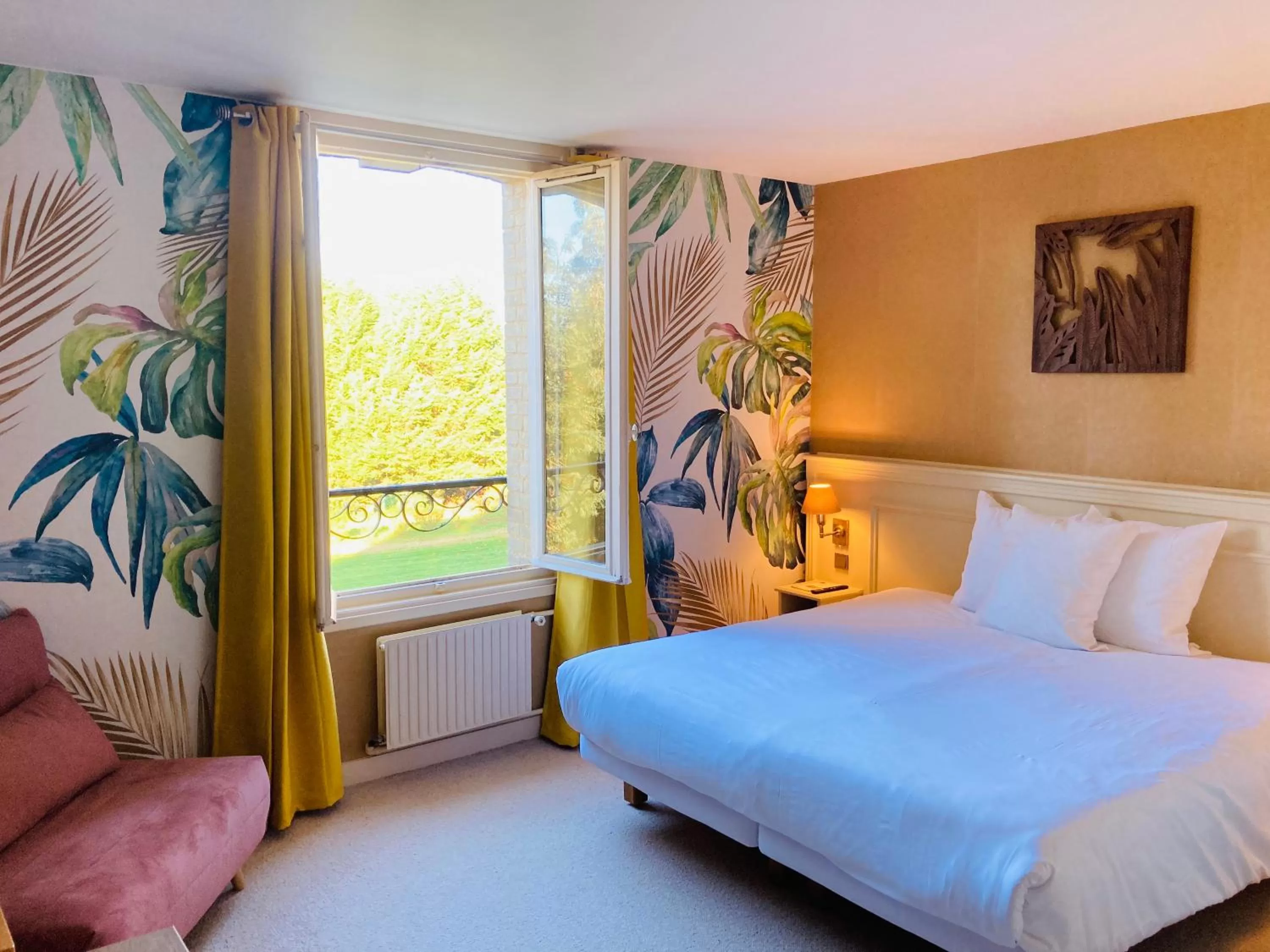 Bedroom, Bed in Château Corneille