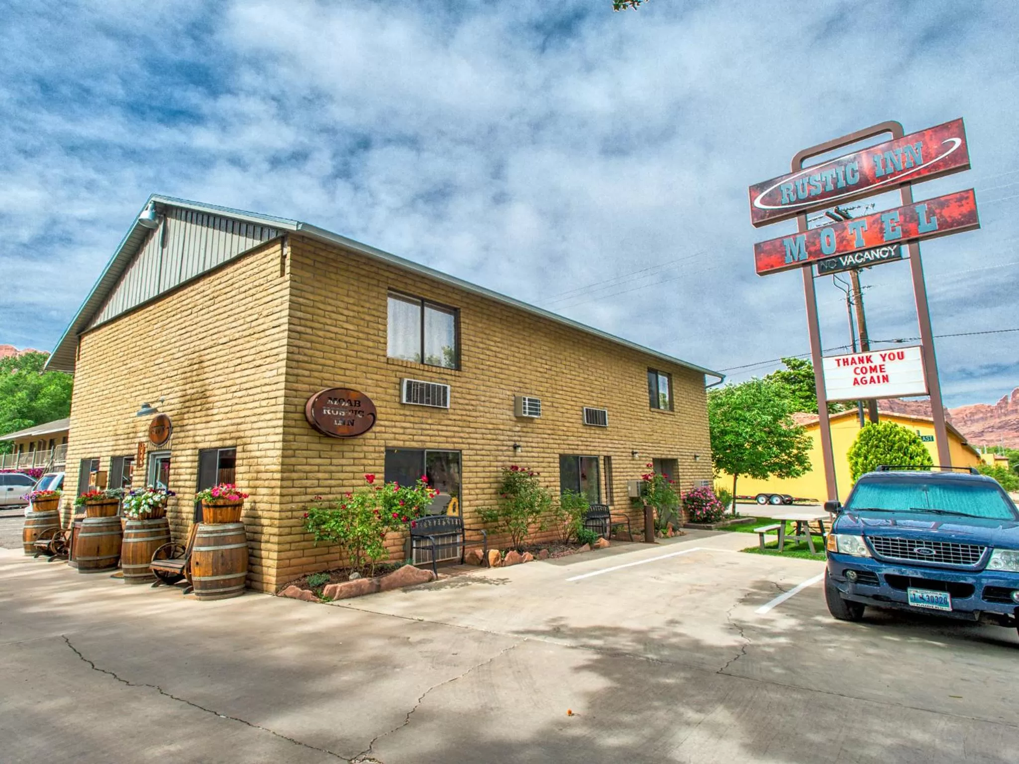 Facade/entrance in Rustic Inn