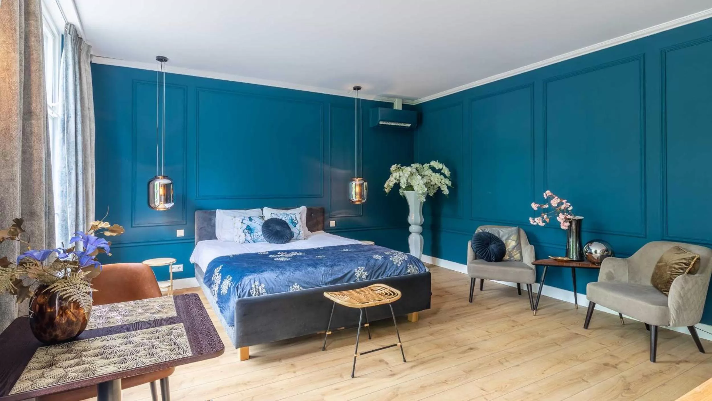 Photo of the whole room, Bed in Heuvelsuites