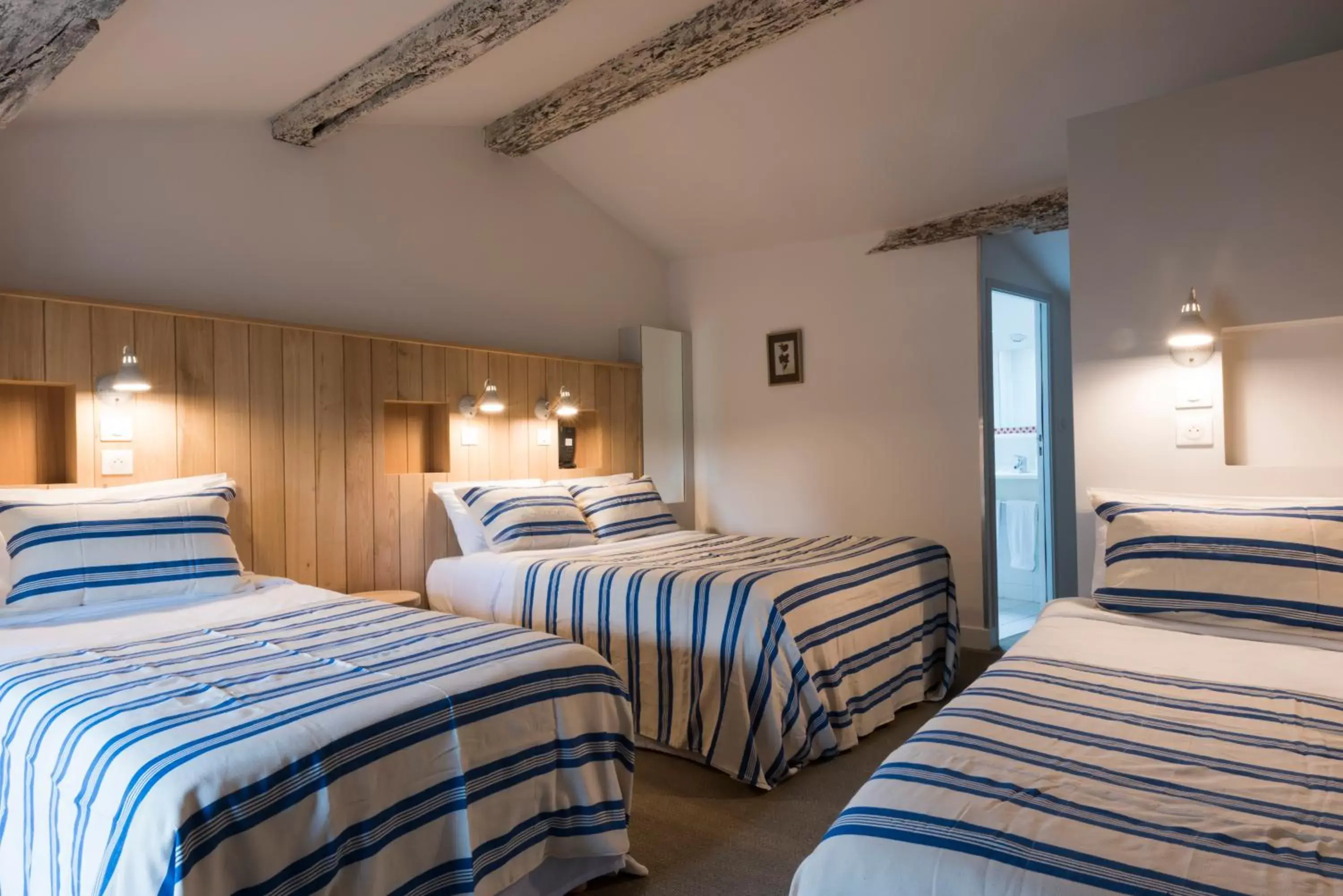 Quadruple Room in Auberge de la Commanderie Quadruple Room in Auberge de la Commanderie