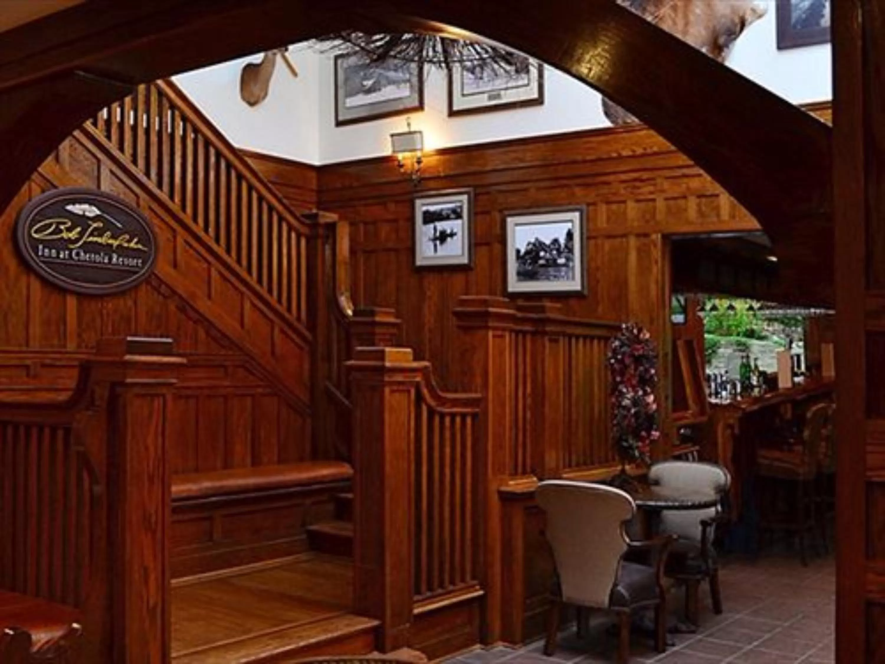 Facade/entrance in Bob Timberlake Inn at Chetola Resort