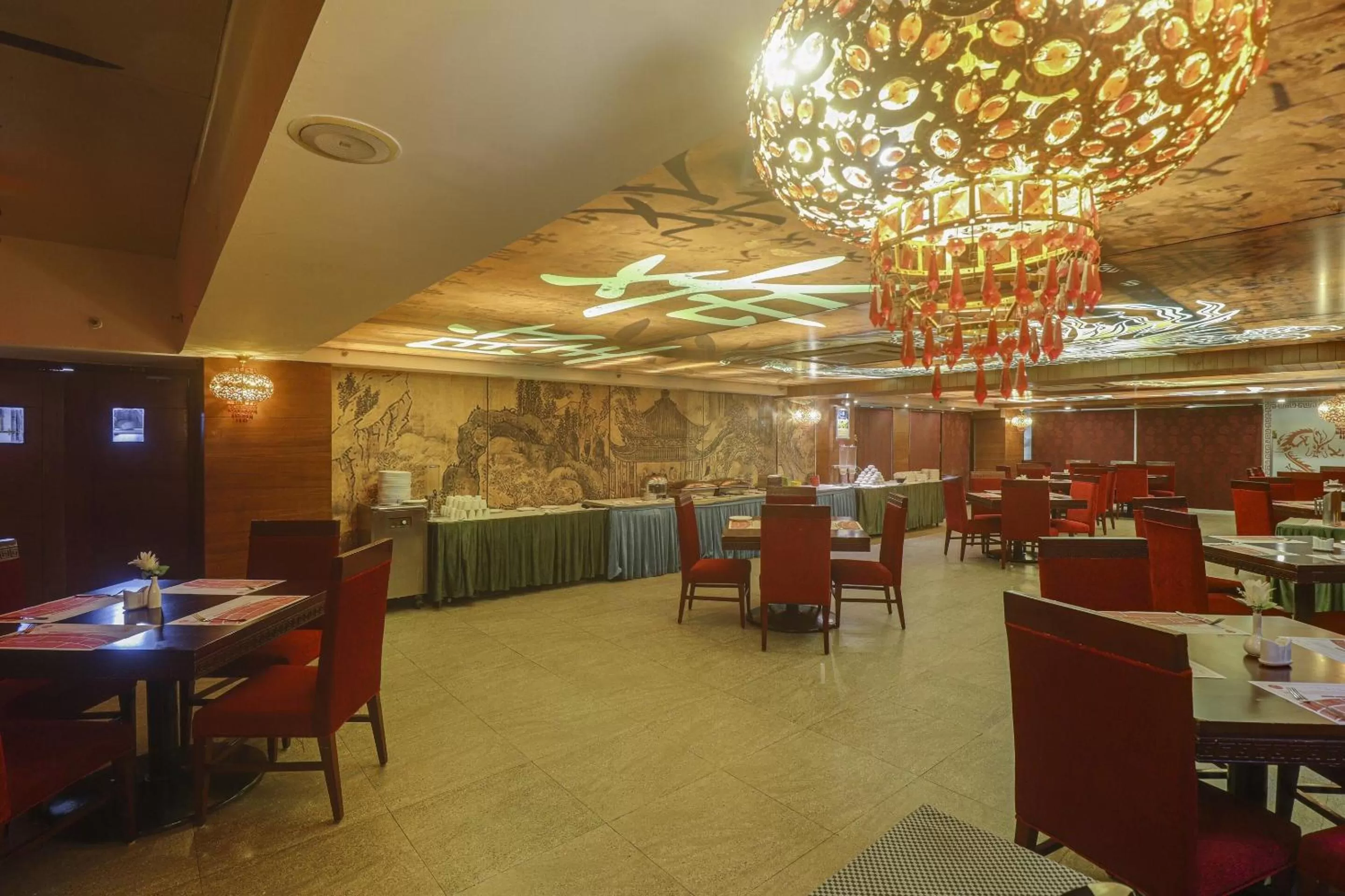 Restaurant/places to eat in Palette - Hotel Chennai La Palace