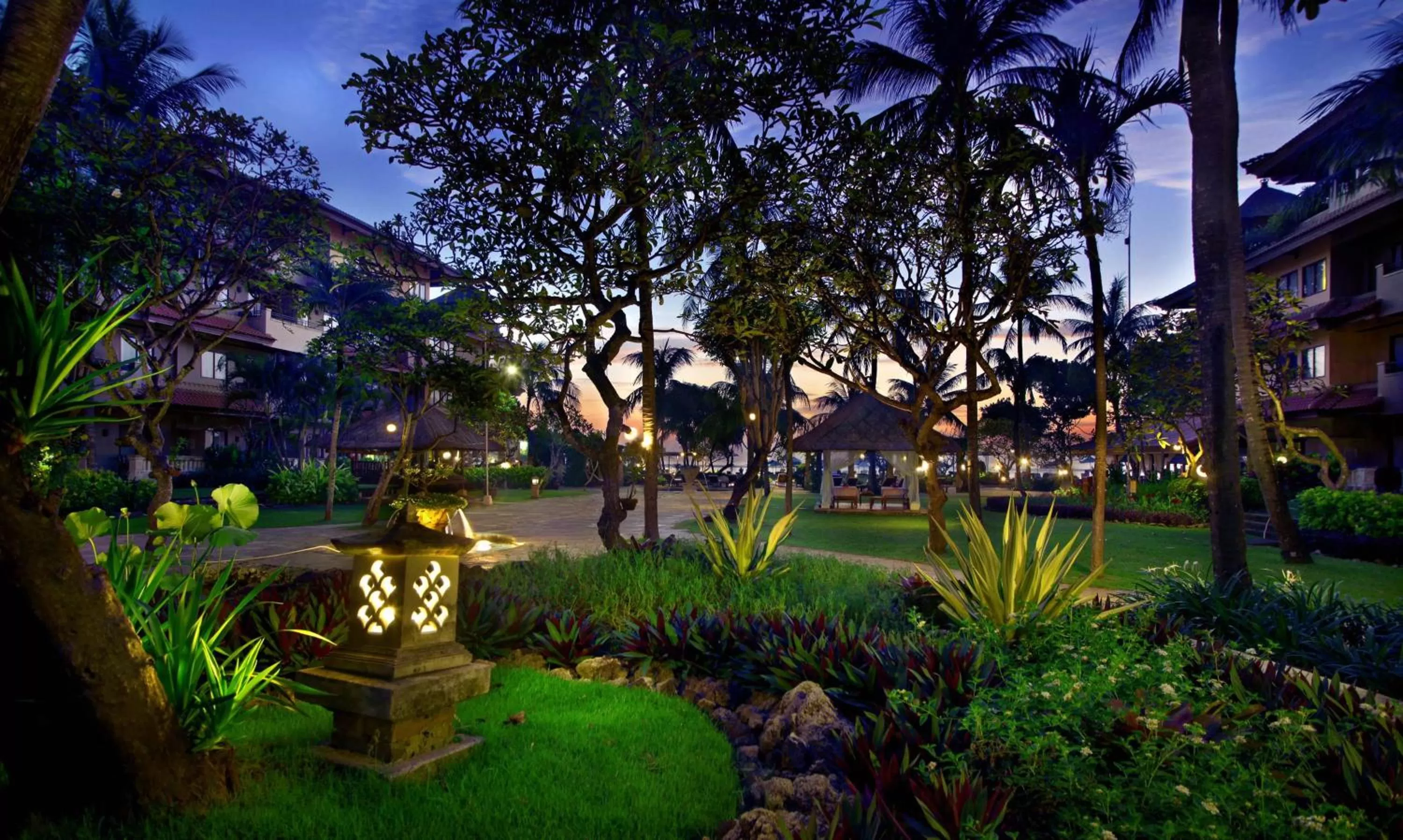 Garden in Hotel Nikko Bali Benoa Beach